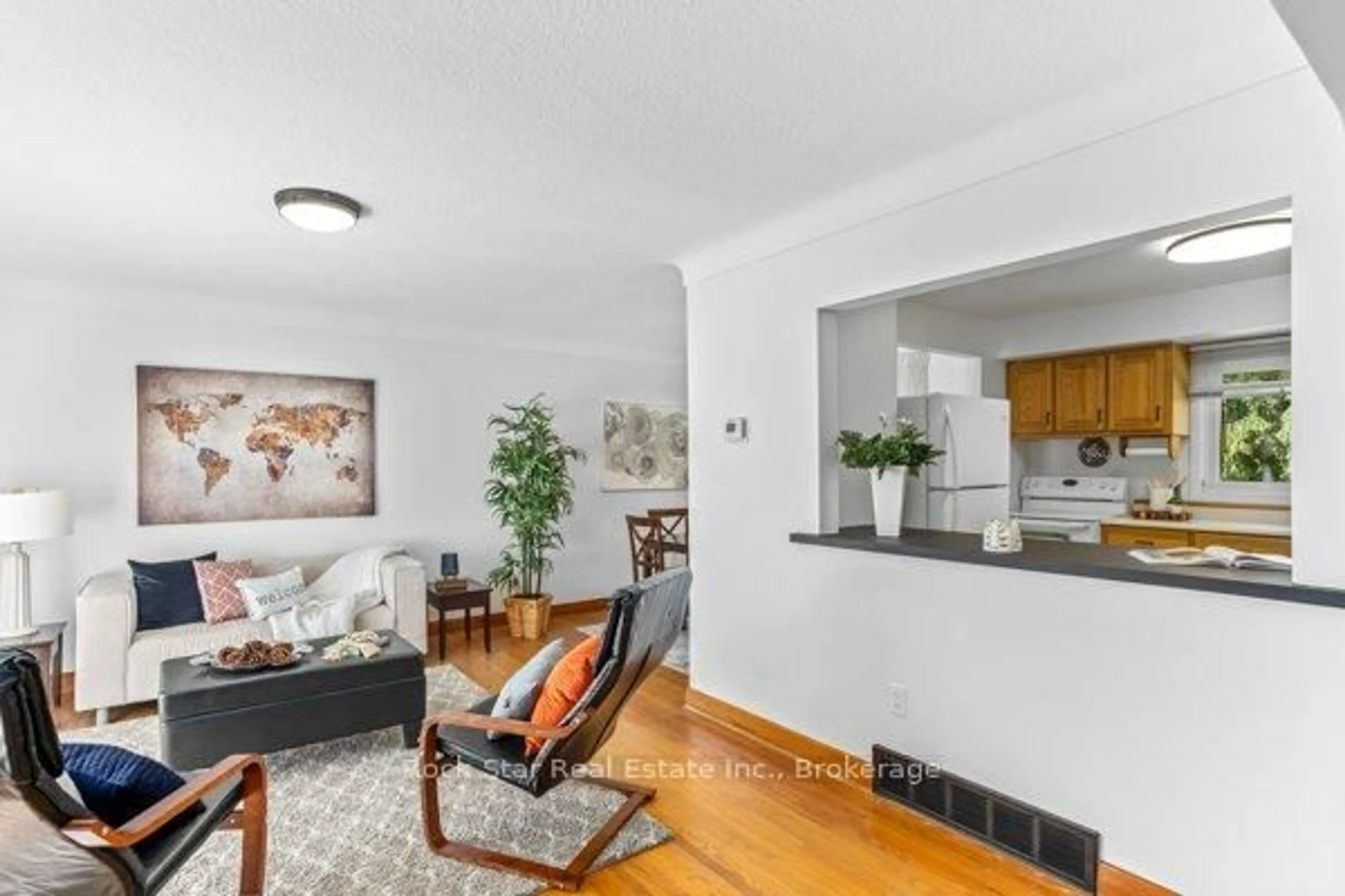 Living room with furniture, unknown for 331 Meadowcrest Rd, Kingston Ontario K7M 3S4