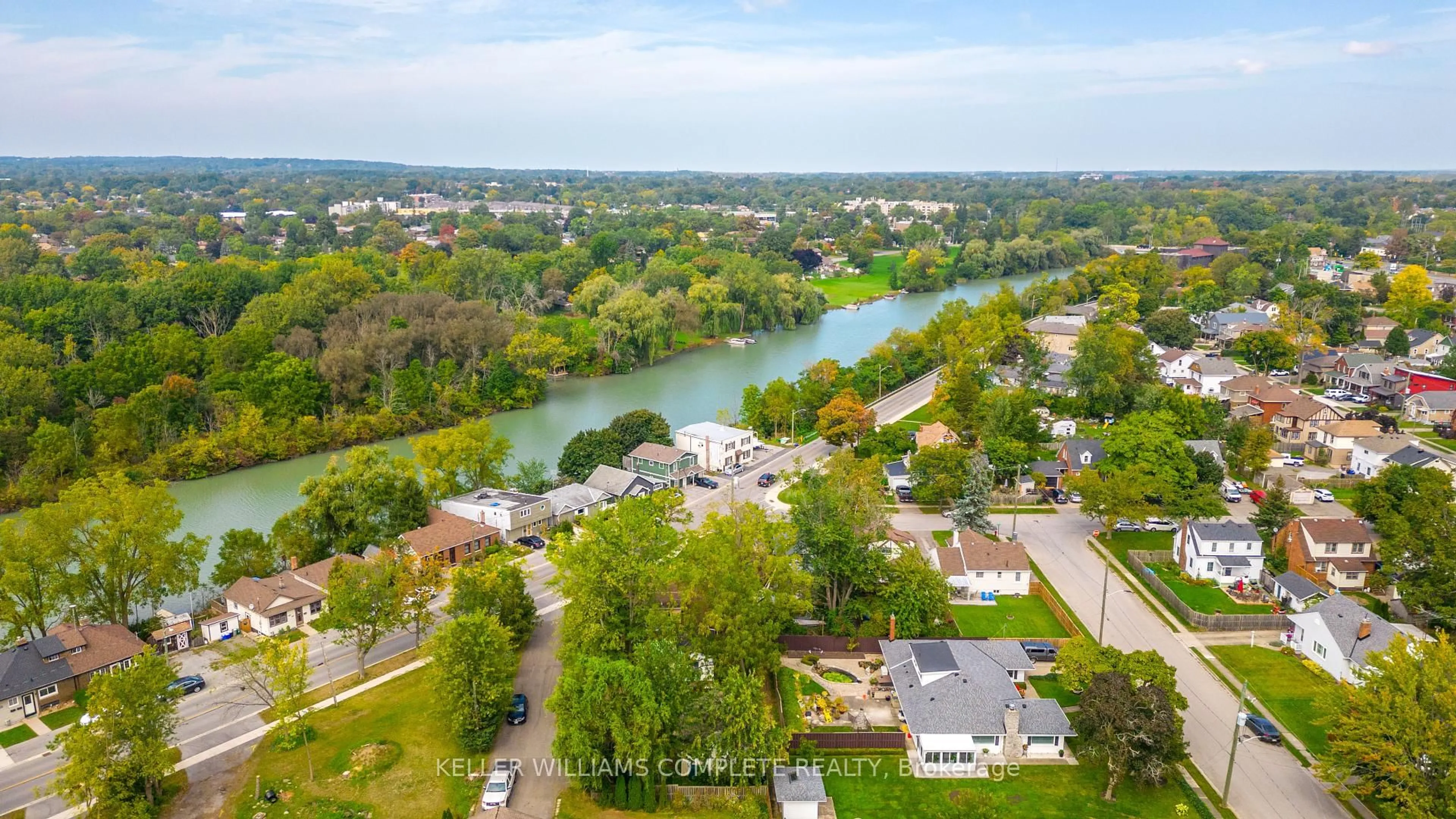 A pic from outside/outdoor area/front of a property/back of a property/a pic from drone, water/lake/river/ocean view for 49 Riverside Dr, Welland Ontario L3C 5E1