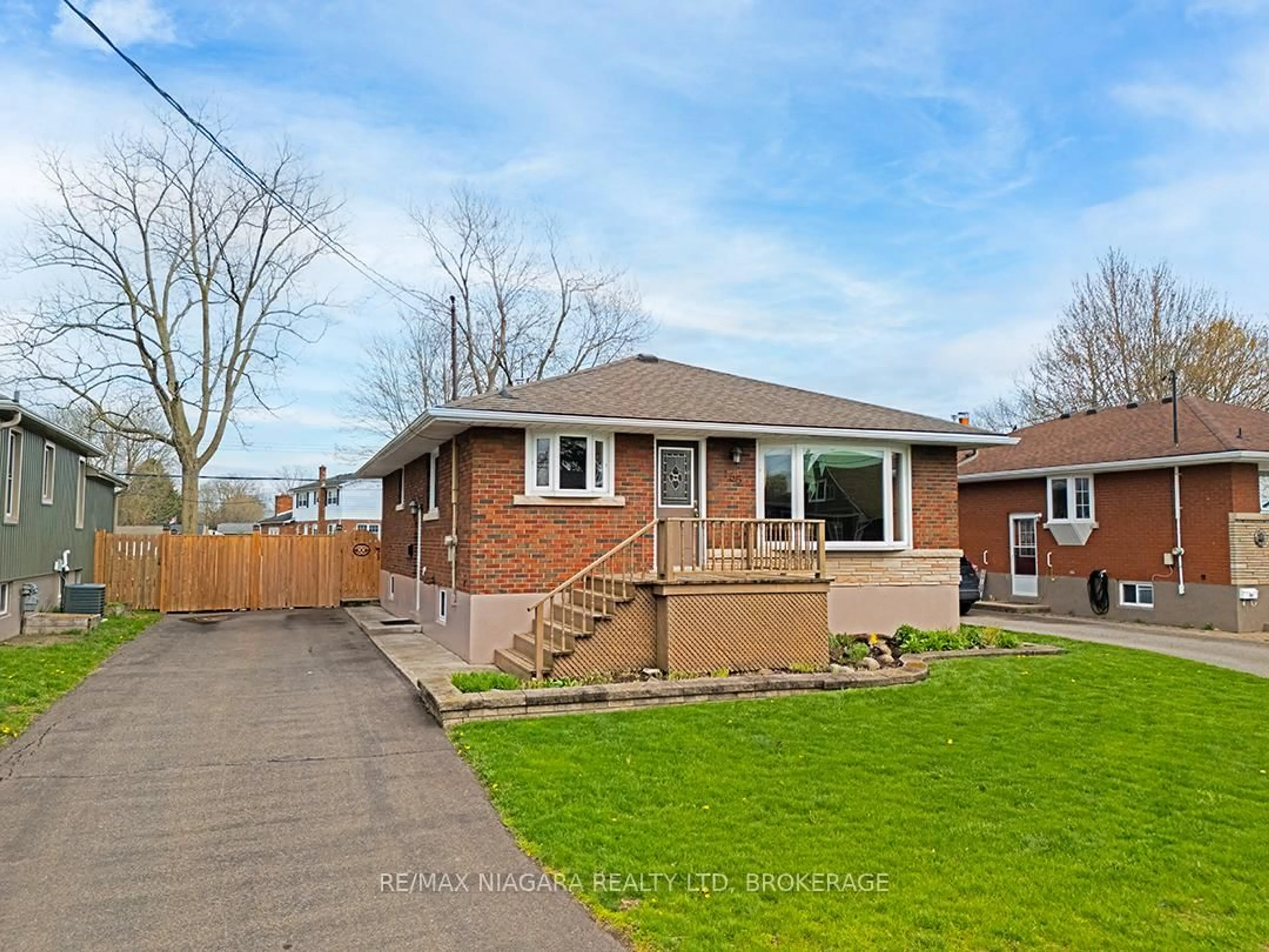 Home with brick exterior material, street for 165 Rosemount Ave, Port Colborne Ontario L3K 5R2