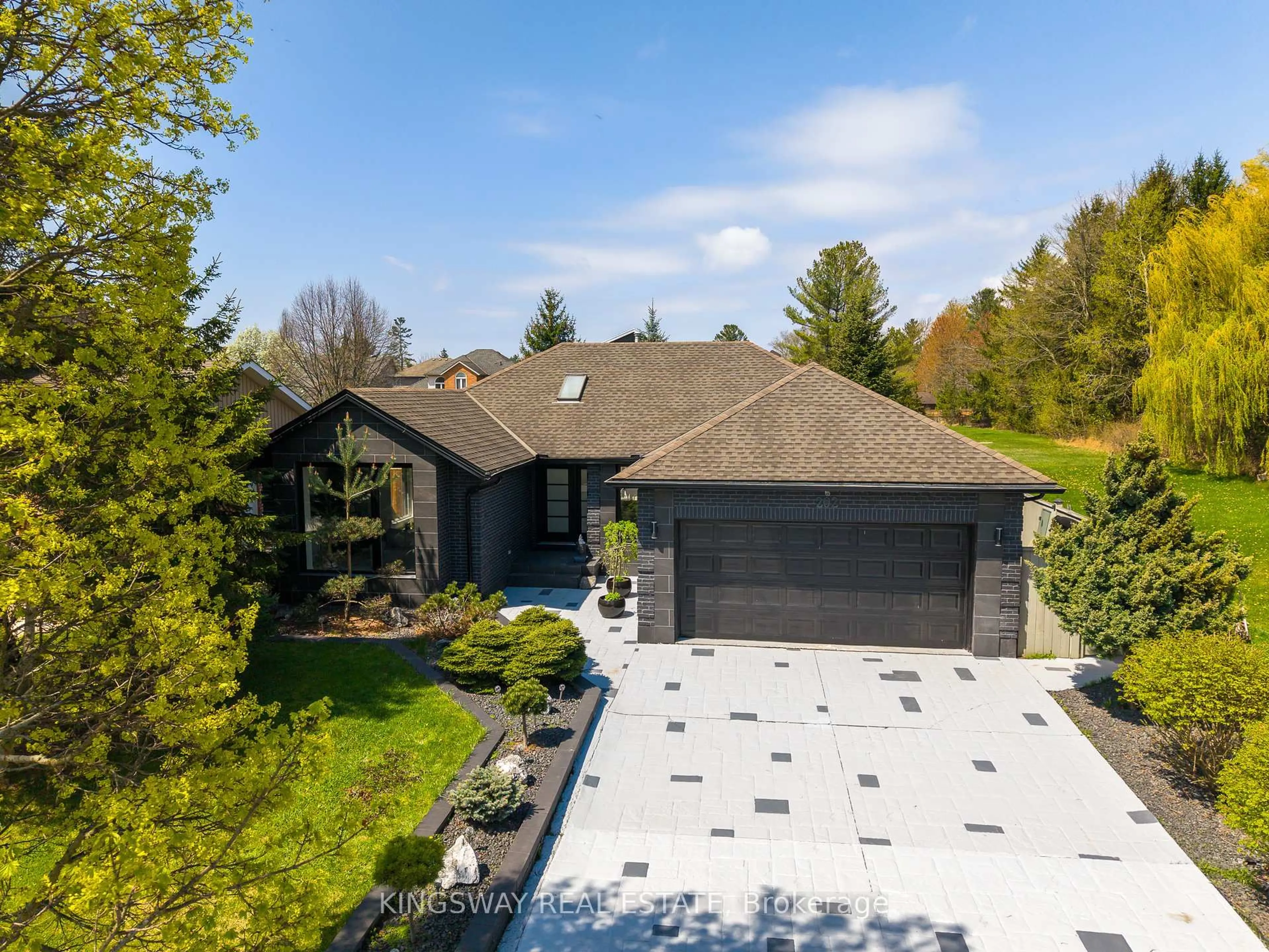 A pic from outside/outdoor area/front of a property/back of a property/a pic from drone, street for 202 Michael Dr, Welland Ontario L3C 7B8