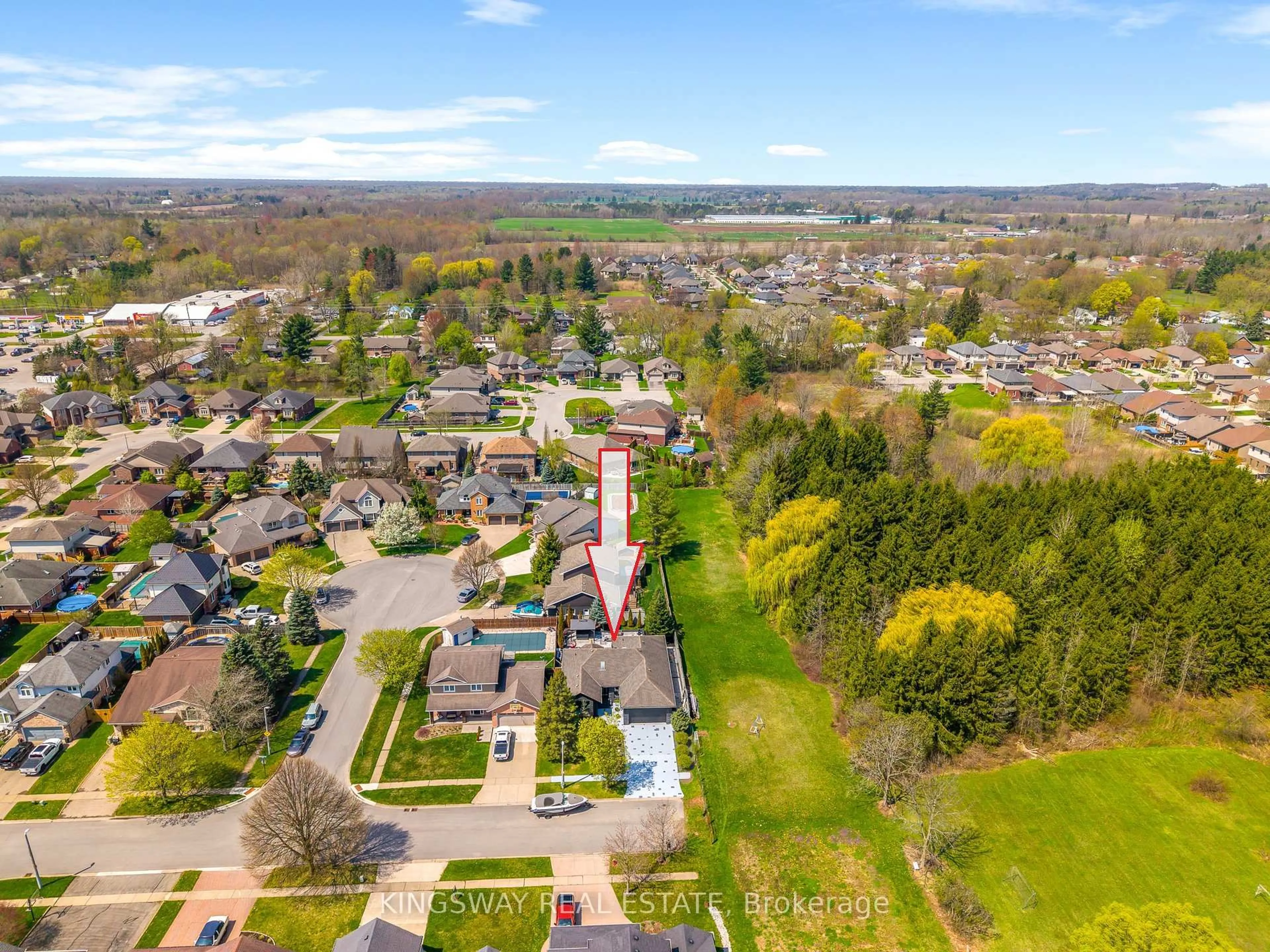 A pic from outside/outdoor area/front of a property/back of a property/a pic from drone, unknown for 202 Michael Dr, Welland Ontario L3C 7B8
