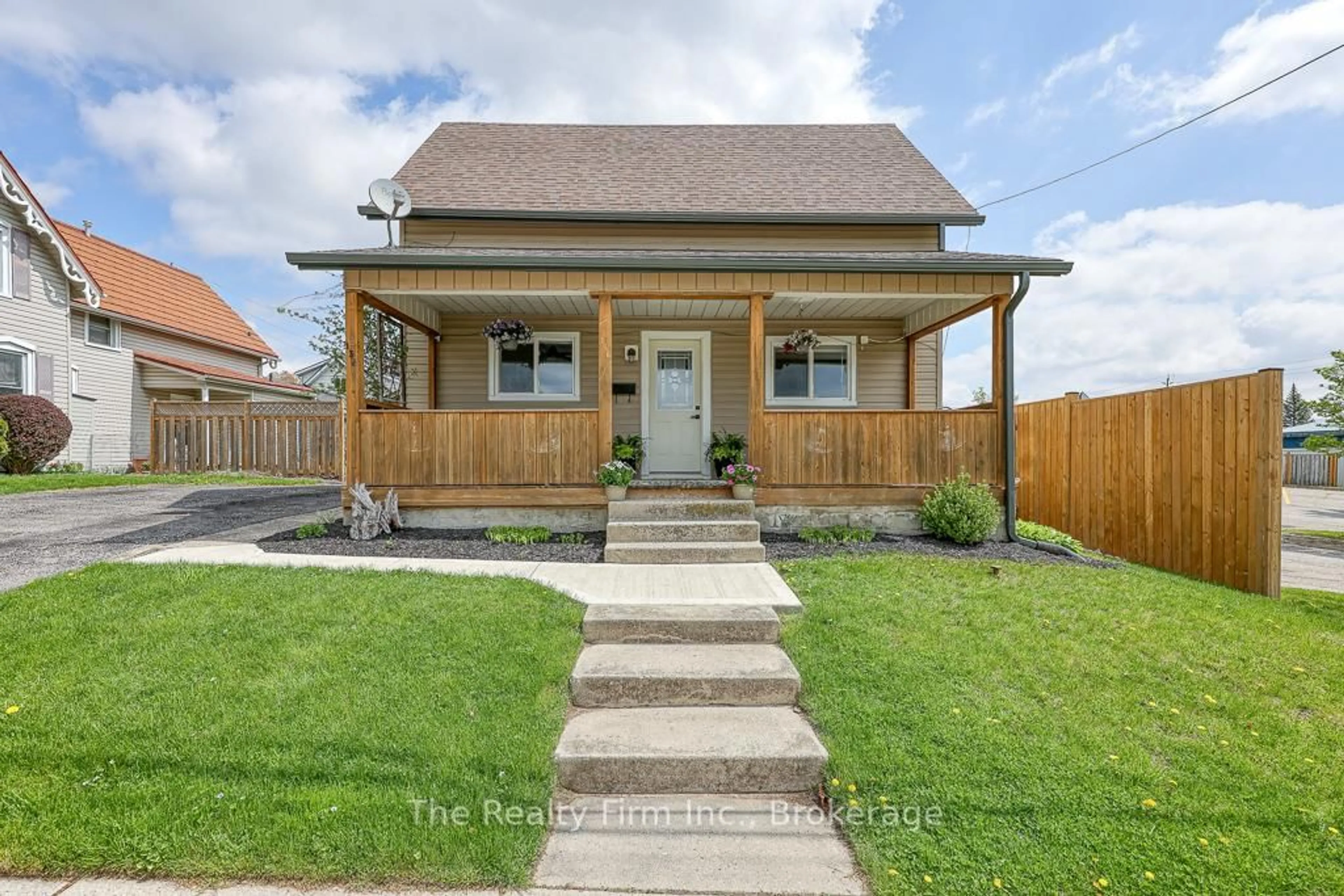 Unknown for 136 Bidwell St, Tillsonburg Ontario N4G 3V5