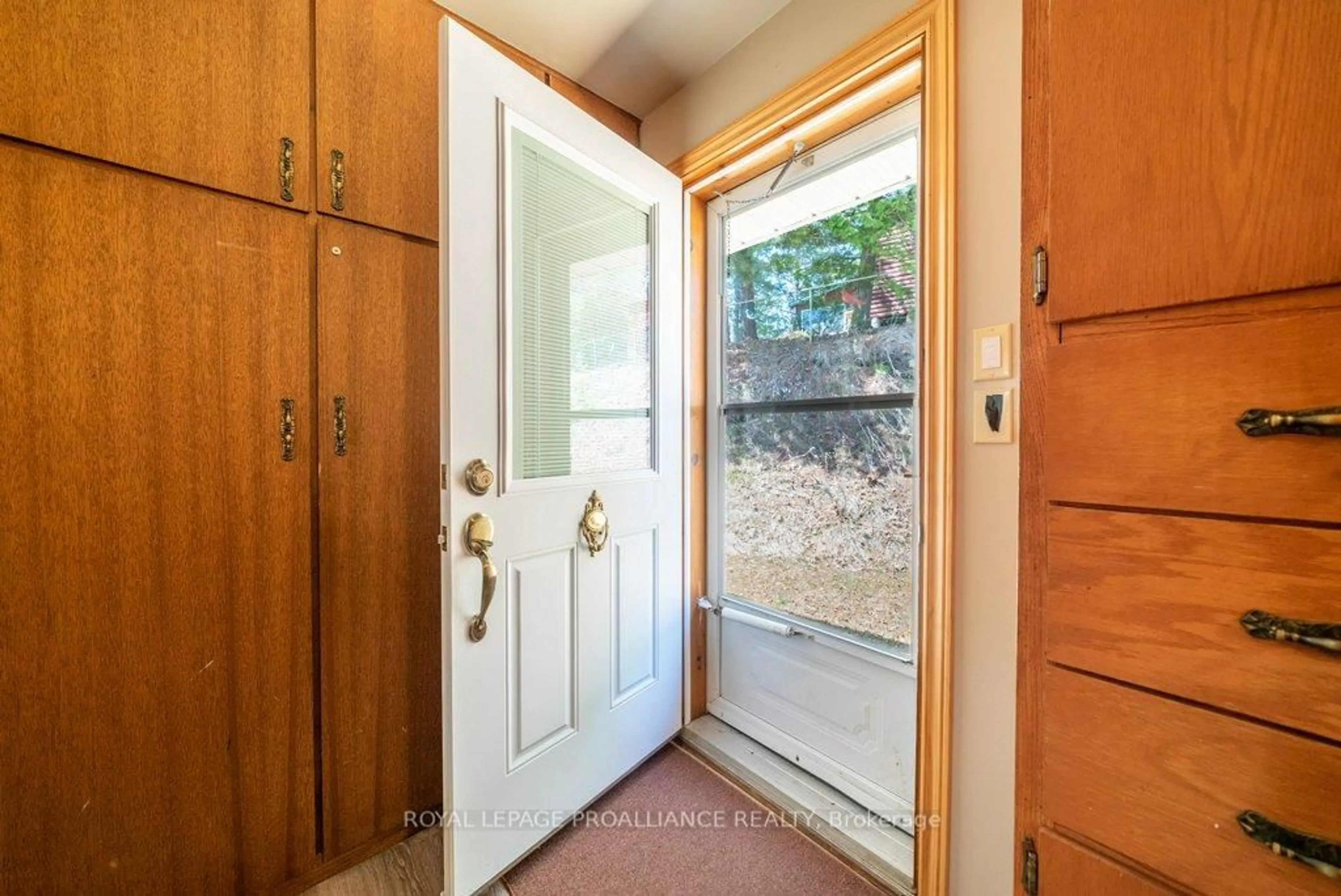 Indoor entryway for 1063 Perry Rd, Cloyne Ontario K0H 1K0