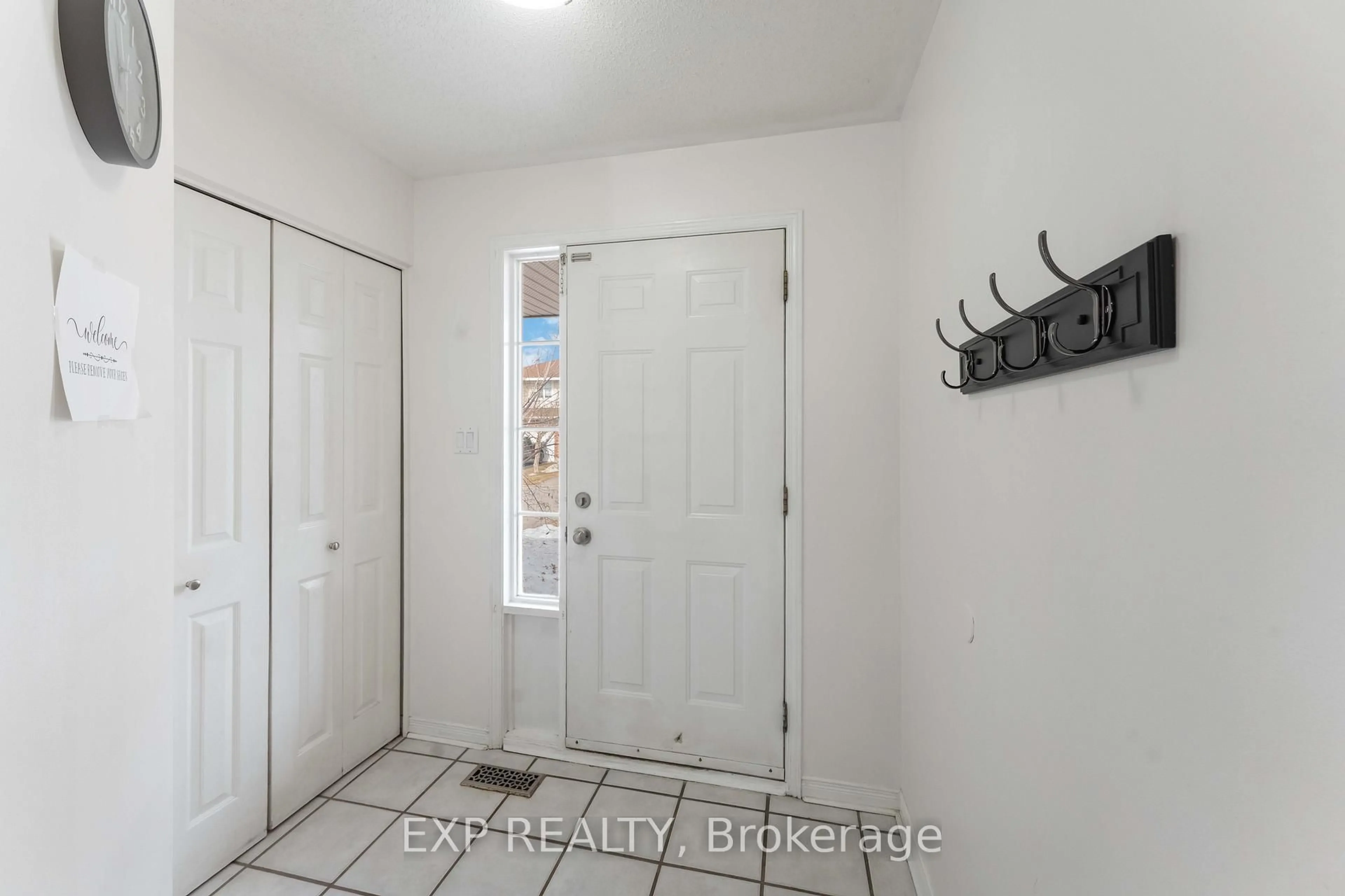 Indoor entryway for 2595 Crosscut Terr, Ottawa Ontario K1T 4A1