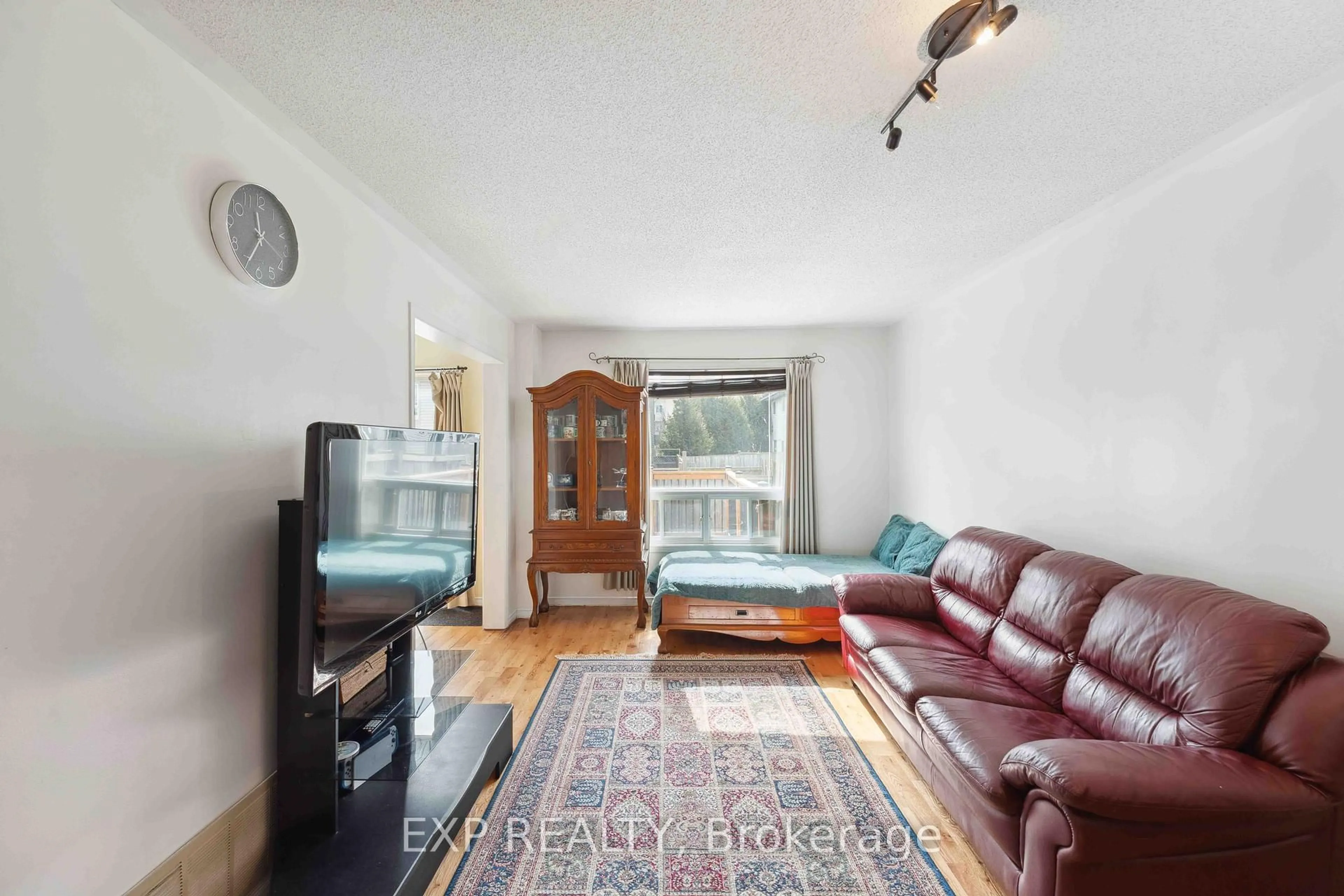 Living room with furniture, unknown for 2595 Crosscut Terr, Ottawa Ontario K1T 4A1