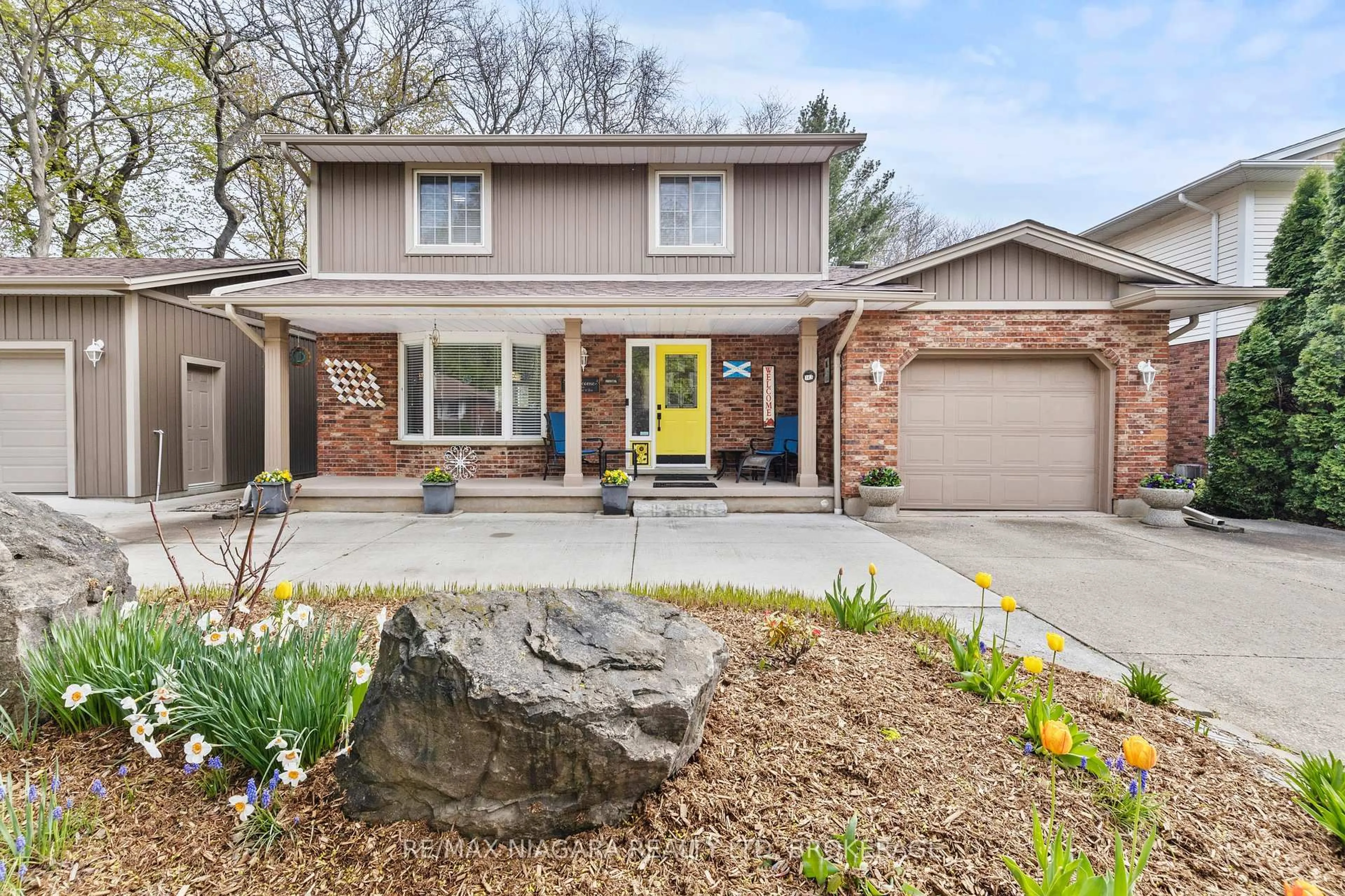 Home with brick exterior material, street for 143 Welland Rd, Pelham Ontario L0S 1E4