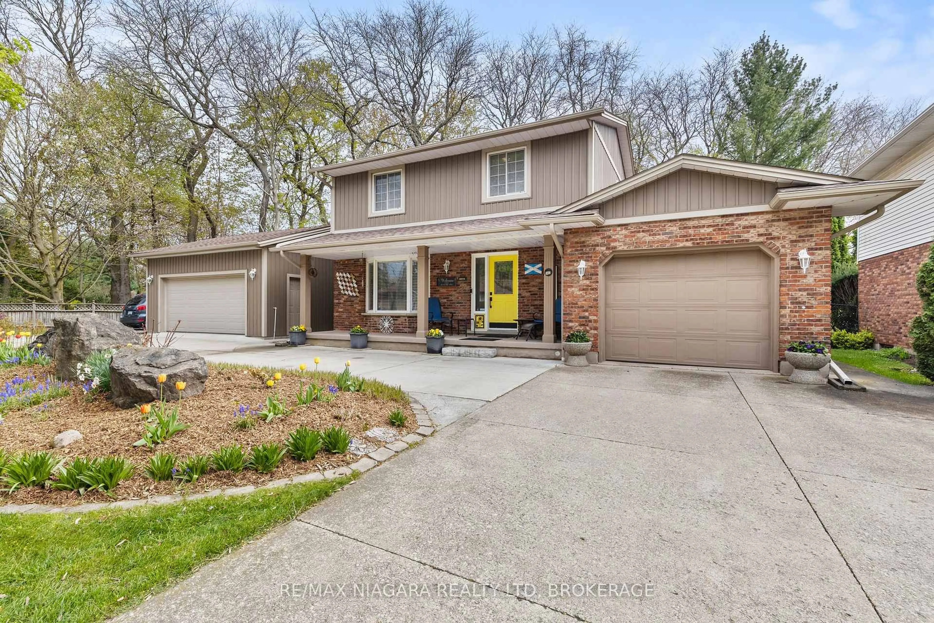 Home with brick exterior material, street for 143 Welland Rd, Pelham Ontario L0S 1E4
