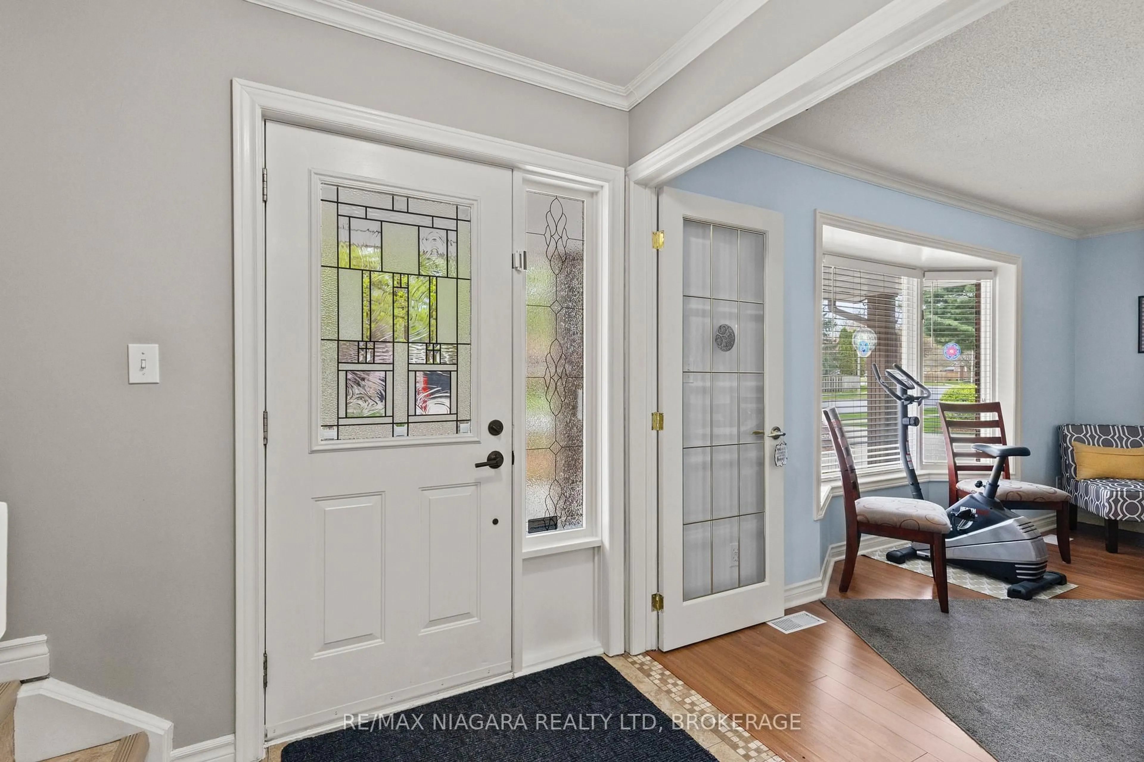 Indoor entryway for 143 Welland Rd, Pelham Ontario L0S 1E4