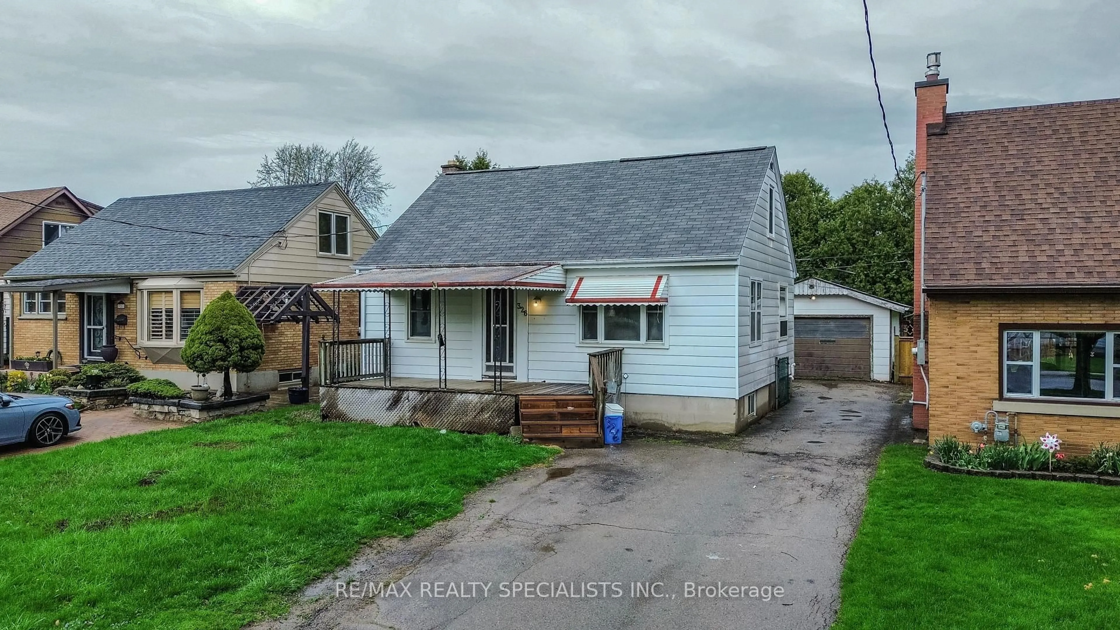 A pic from outside/outdoor area/front of a property/back of a property/a pic from drone, street for 326 Winnipeg Blvd, London East Ontario N5W 4V2