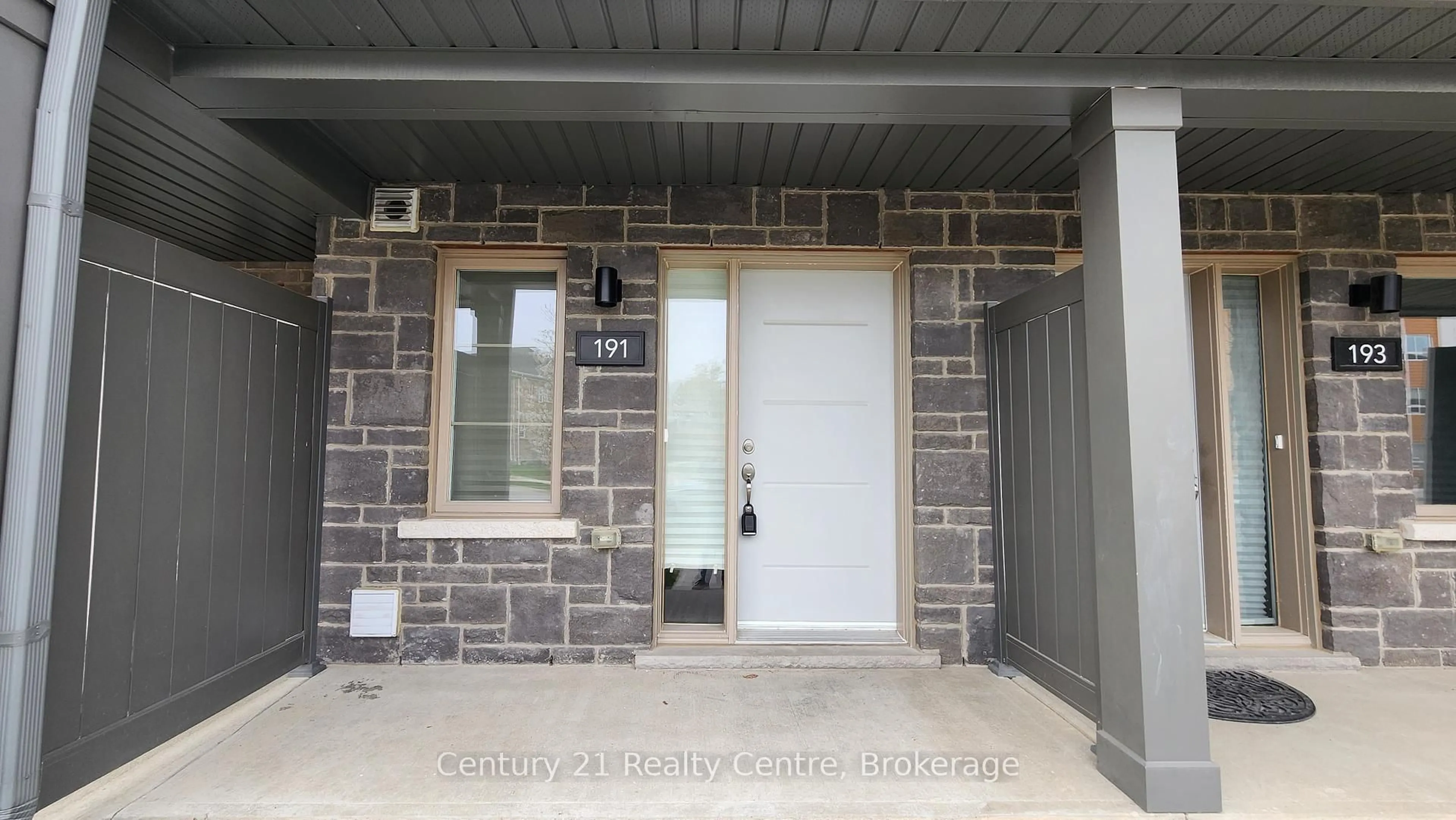 Indoor entryway for 191 WEST OAK Tr, Kitchener Ontario N2R 1R4