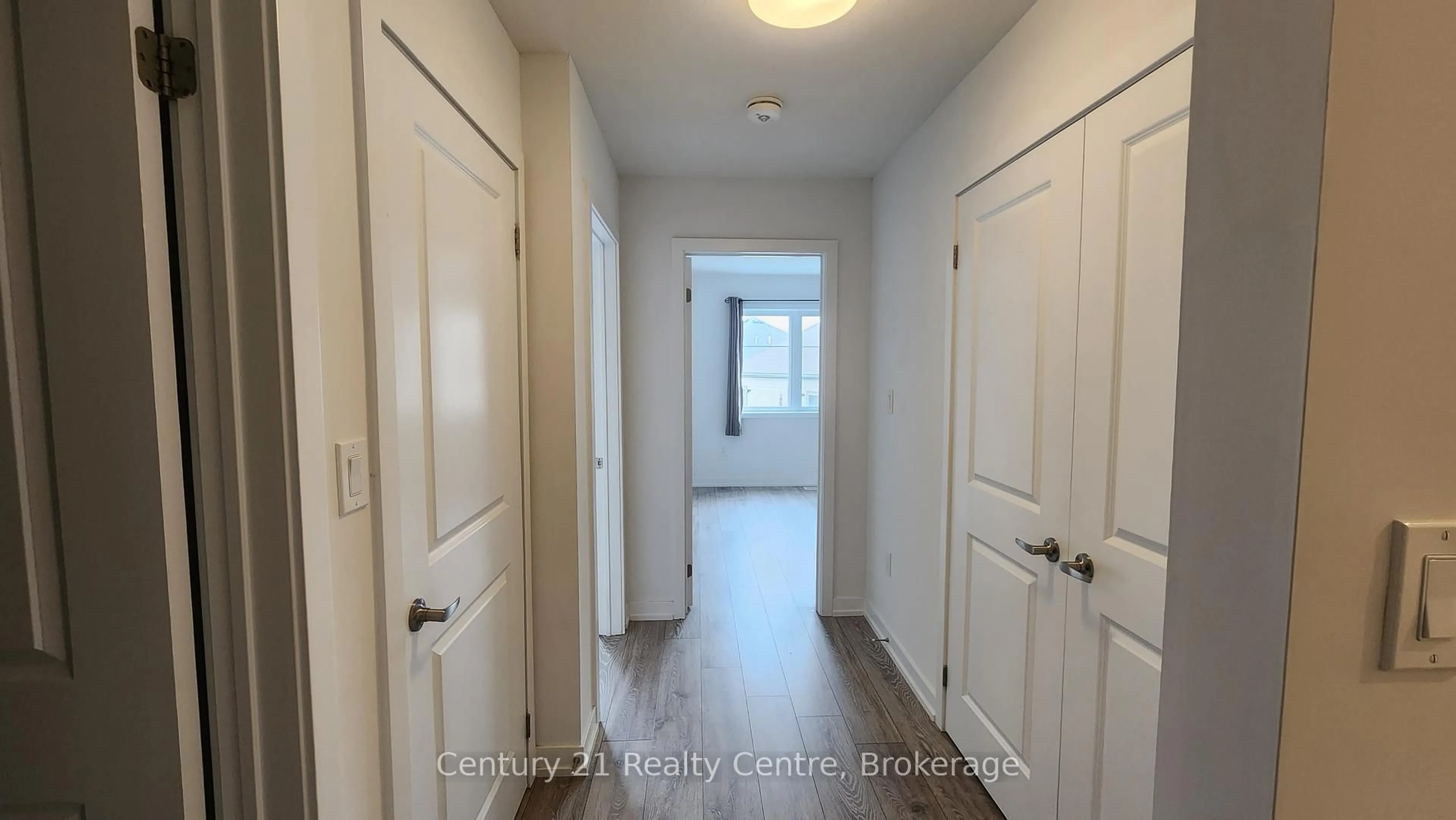 Indoor entryway for 191 WEST OAK Tr, Kitchener Ontario N2R 1R4