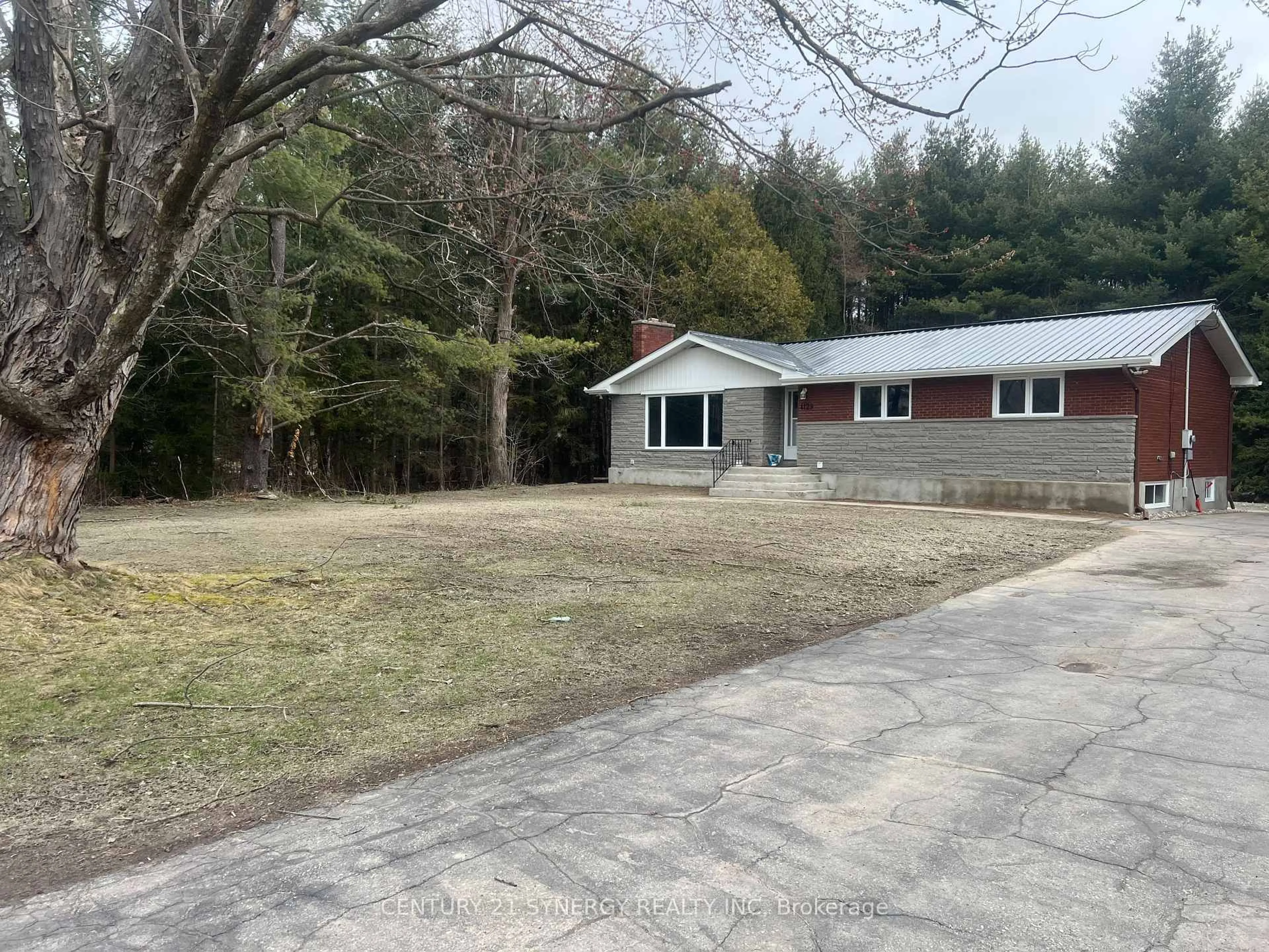 A pic from outside/outdoor area/front of a property/back of a property/a pic from drone, street for 4129 Ramsayville Rd, Ottawa Ontario K1G 3N4