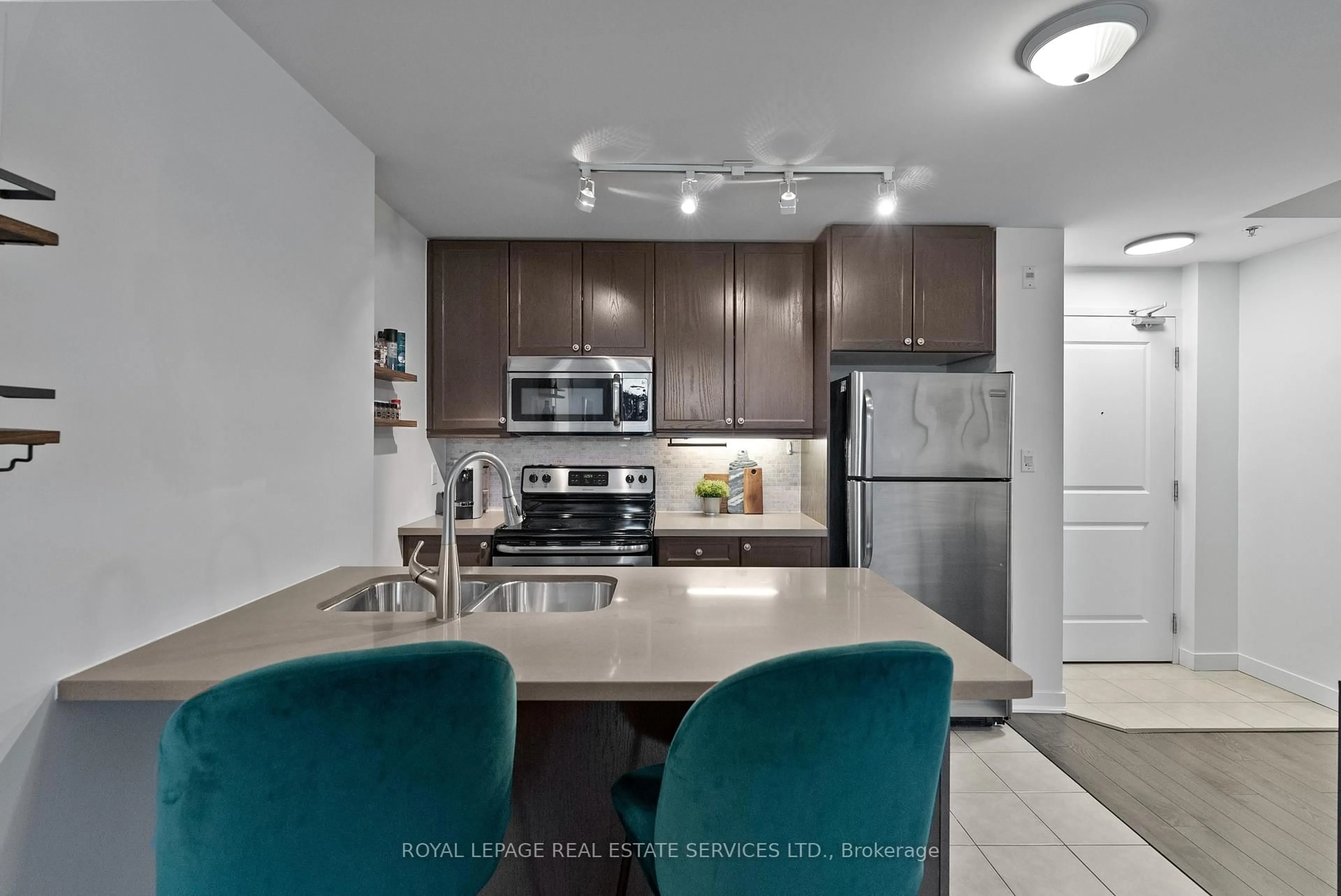 Standard kitchen, unknown for 90 Charlton Ave #304, Hamilton Ontario L8P 0B4