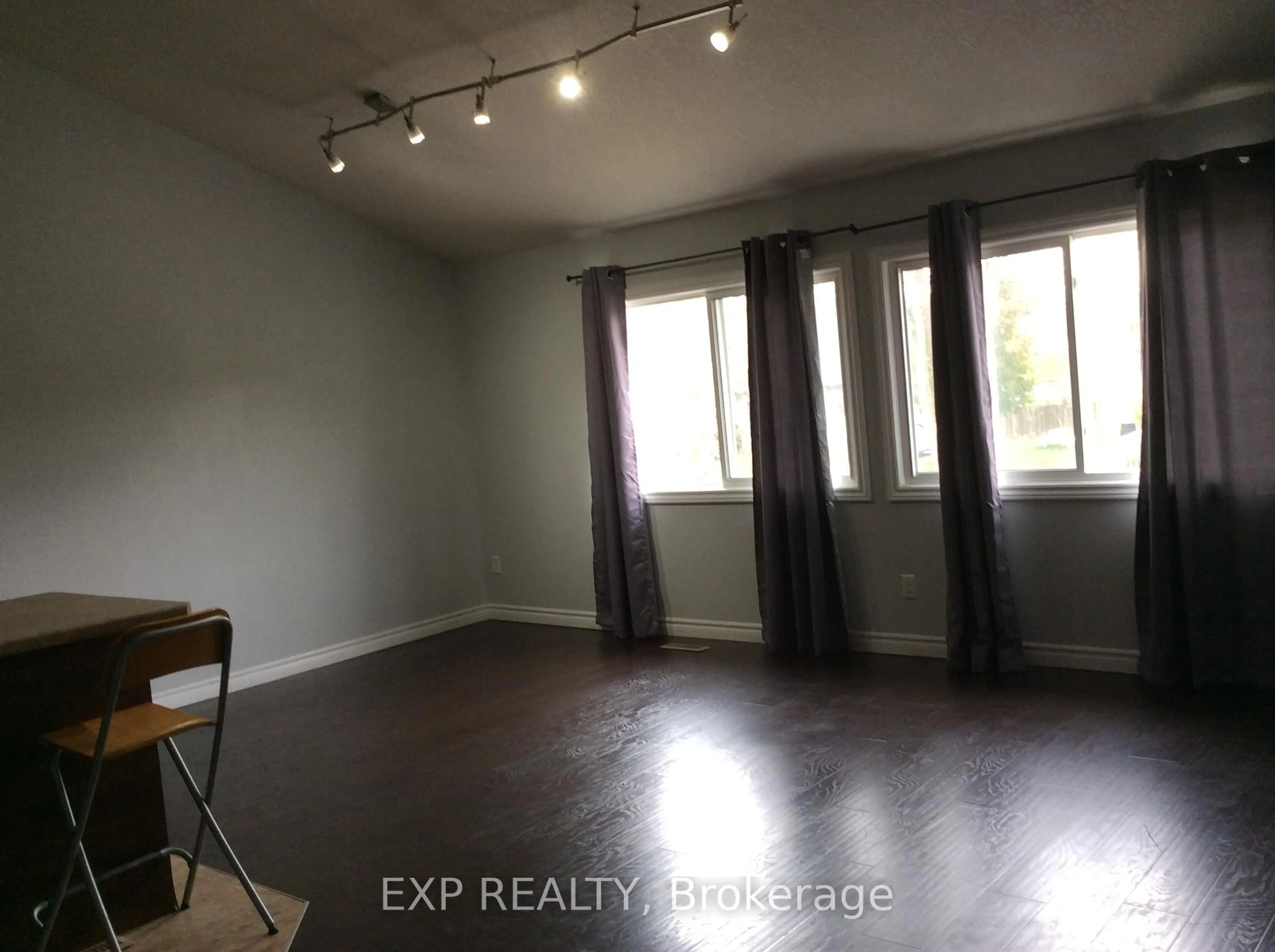 A pic of a room for 118 Overlea Dr, Kitchener Ontario N2M 1T1