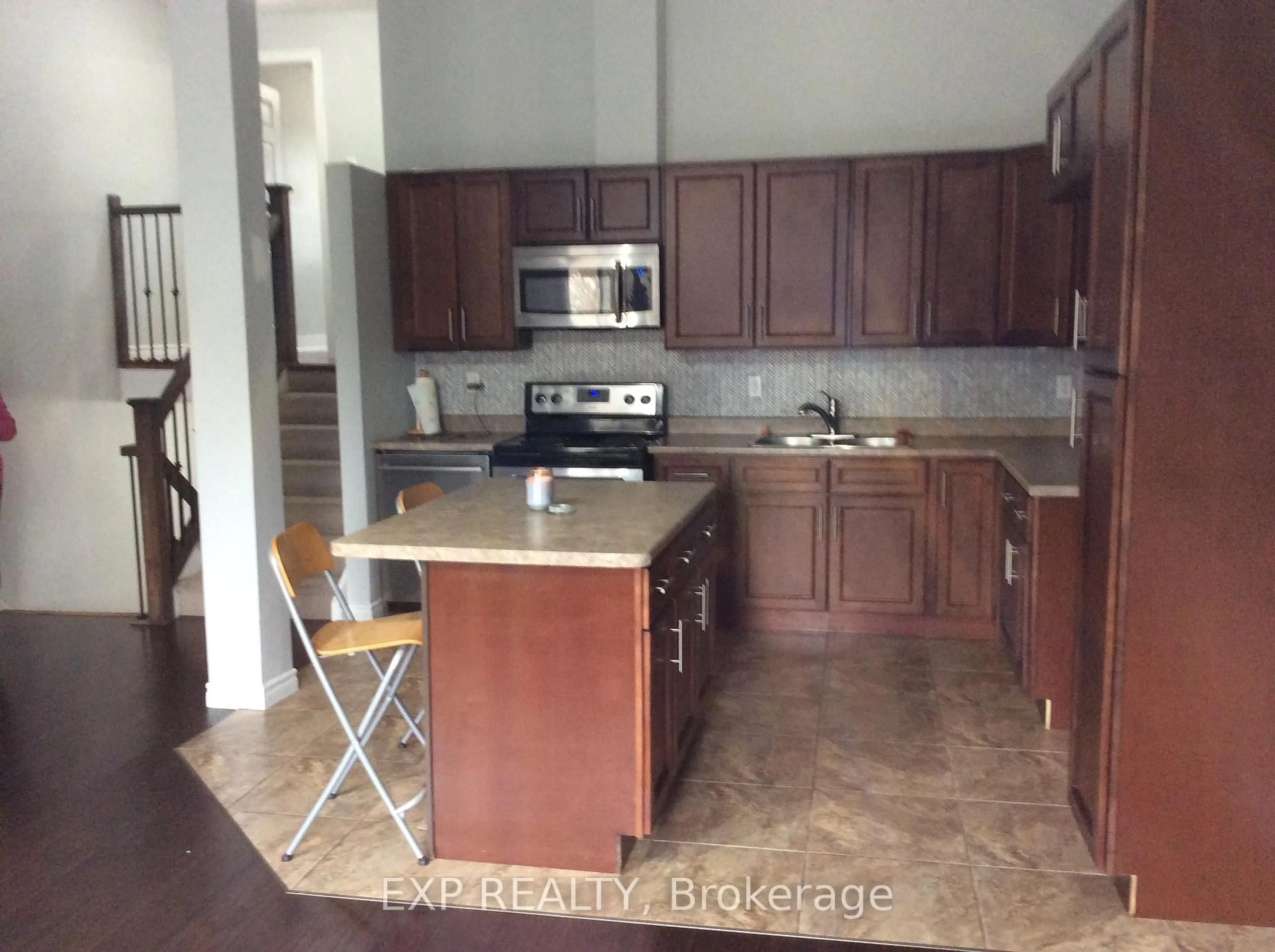 Open concept kitchen, ceramic/tile floor for 118 Overlea Dr, Kitchener Ontario N2M 1T1