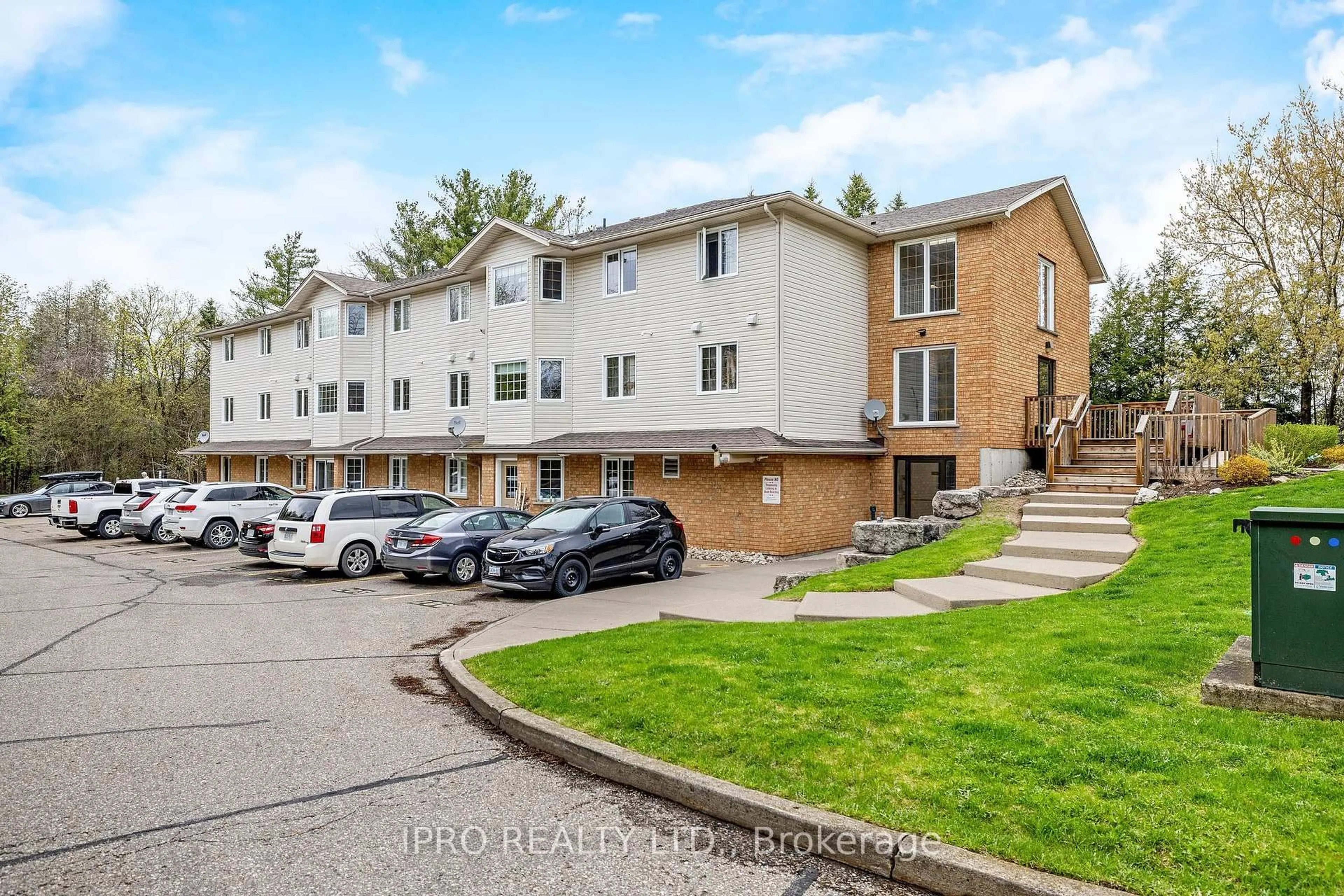 A pic from outside/outdoor area/front of a property/back of a property/a pic from drone, street for 264 Alma St #203, Guelph/Eramosa Ontario N0B 2K0