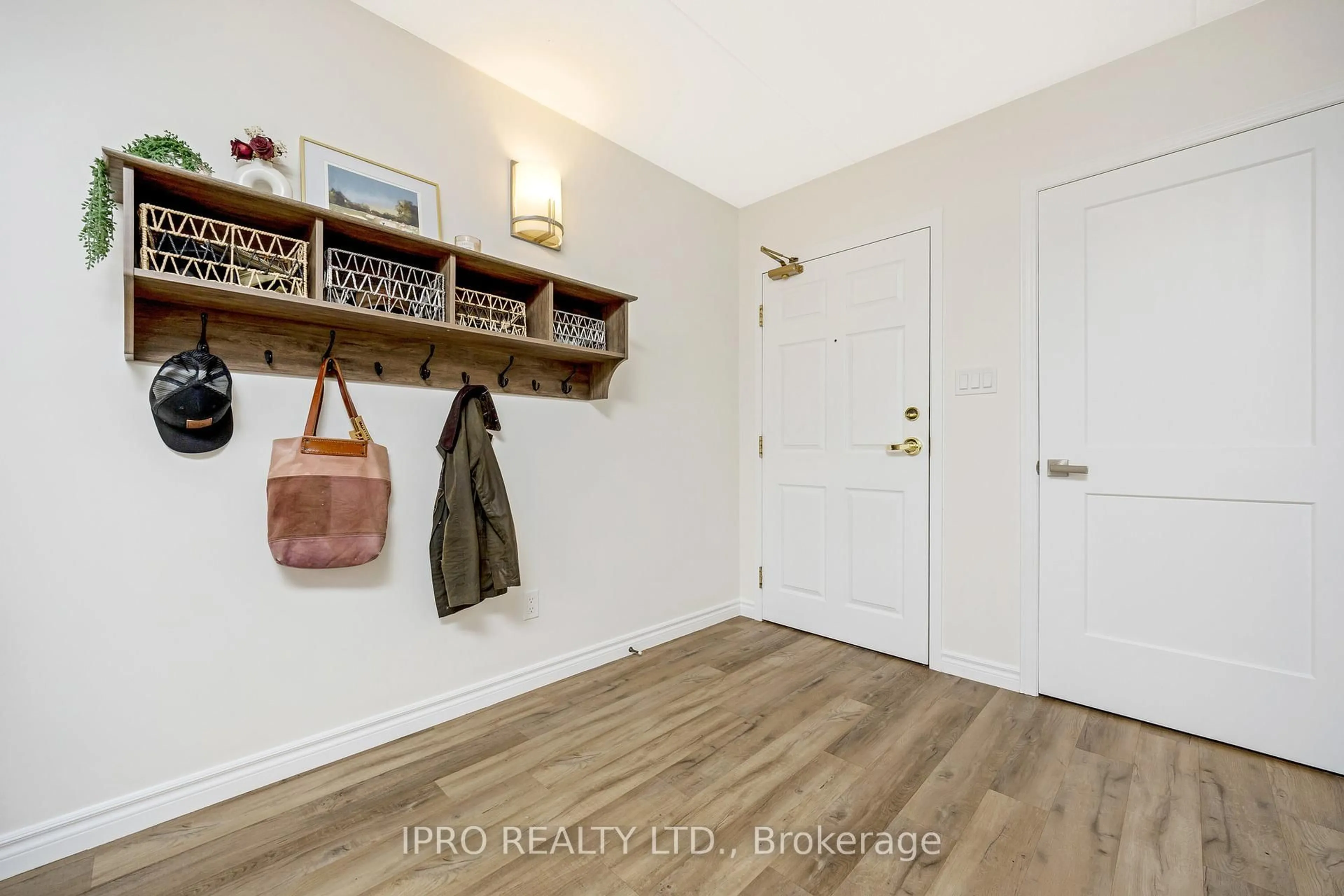 Indoor entryway for 264 Alma St #203, Guelph/Eramosa Ontario N0B 2K0