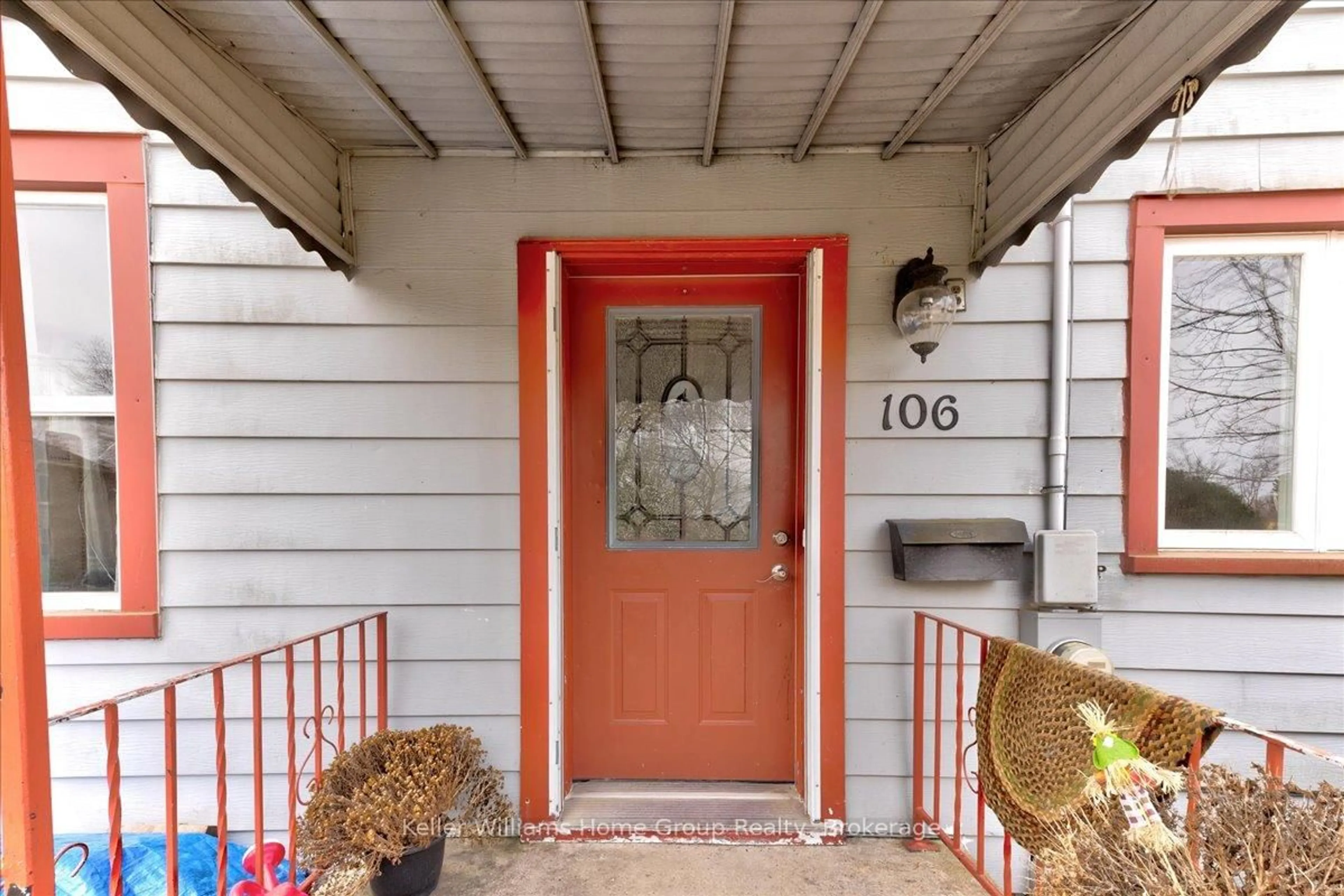 Indoor entryway for 106 William St, West Grey Ontario N0G 2M0