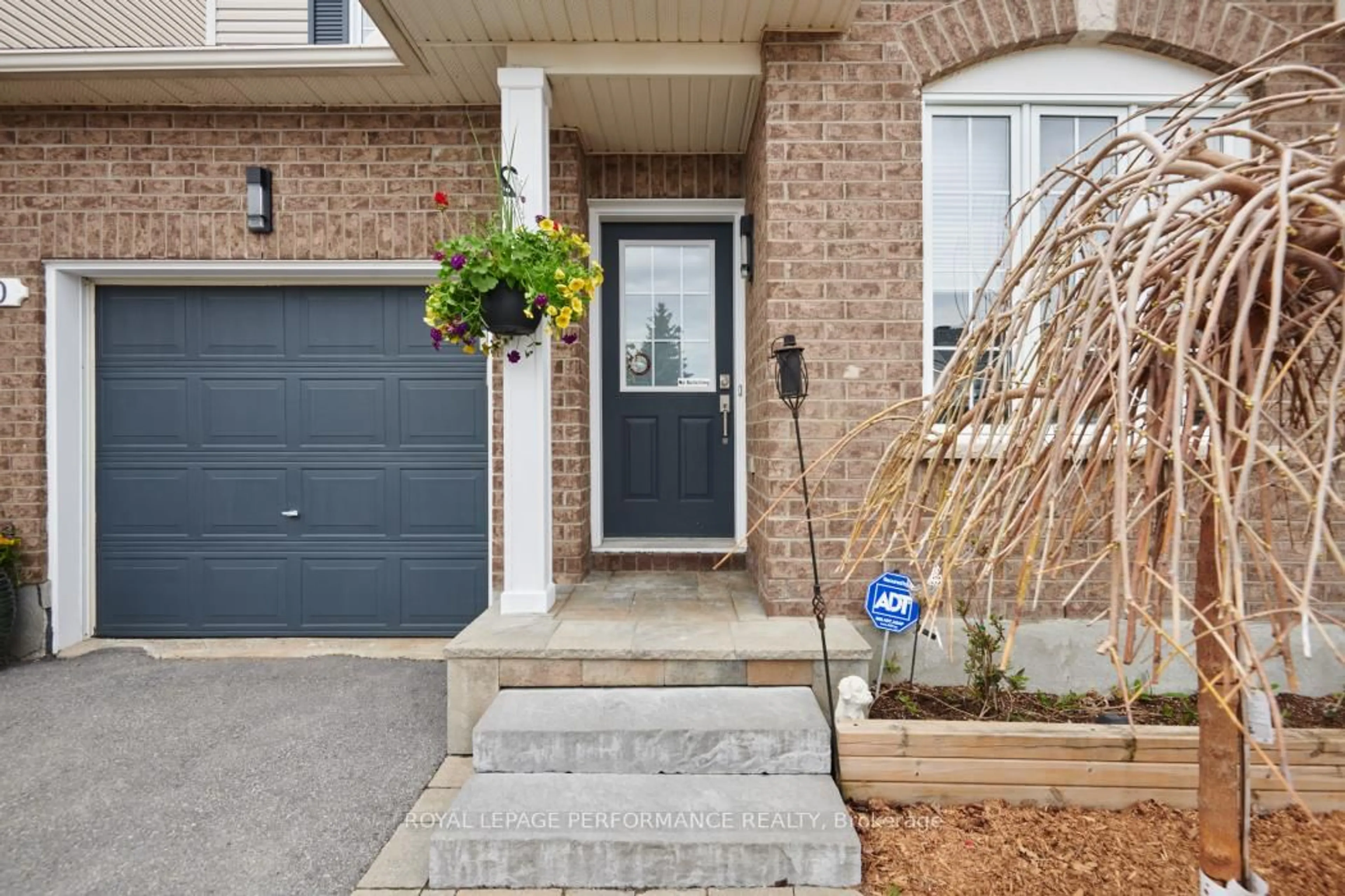 Indoor entryway for 10 San Mateo Dr, Ottawa Ontario K2J 5B3