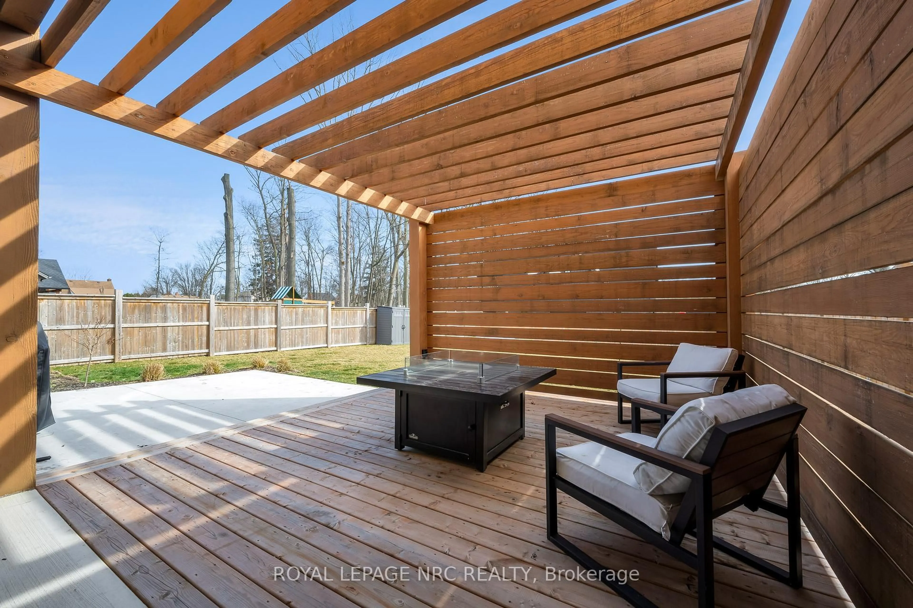Patio, unknown for 8 Hilda St, Welland Ontario L3C 0H3