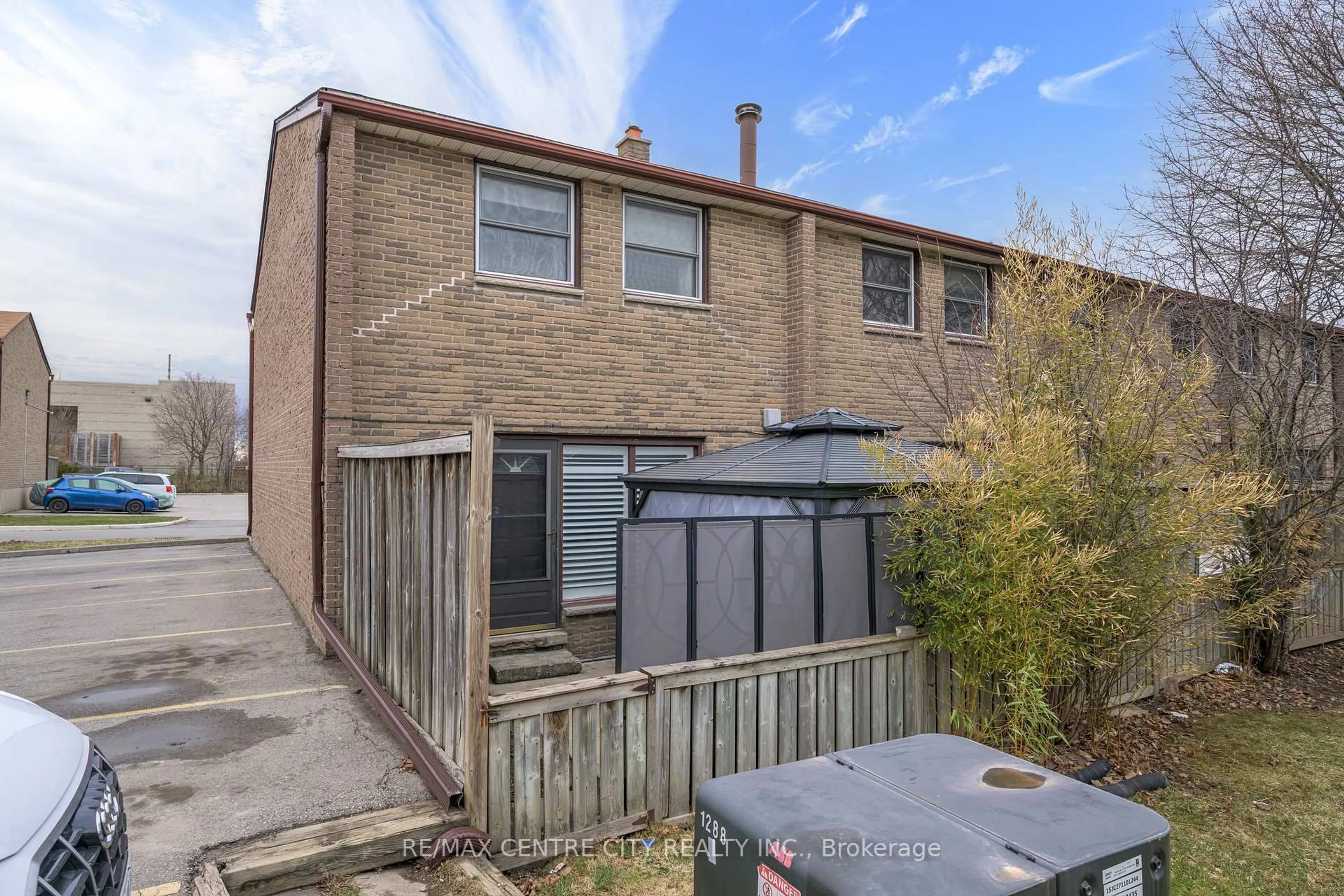 Unknown for 712 Wonderland Rd, London South Ontario N6K 1L8