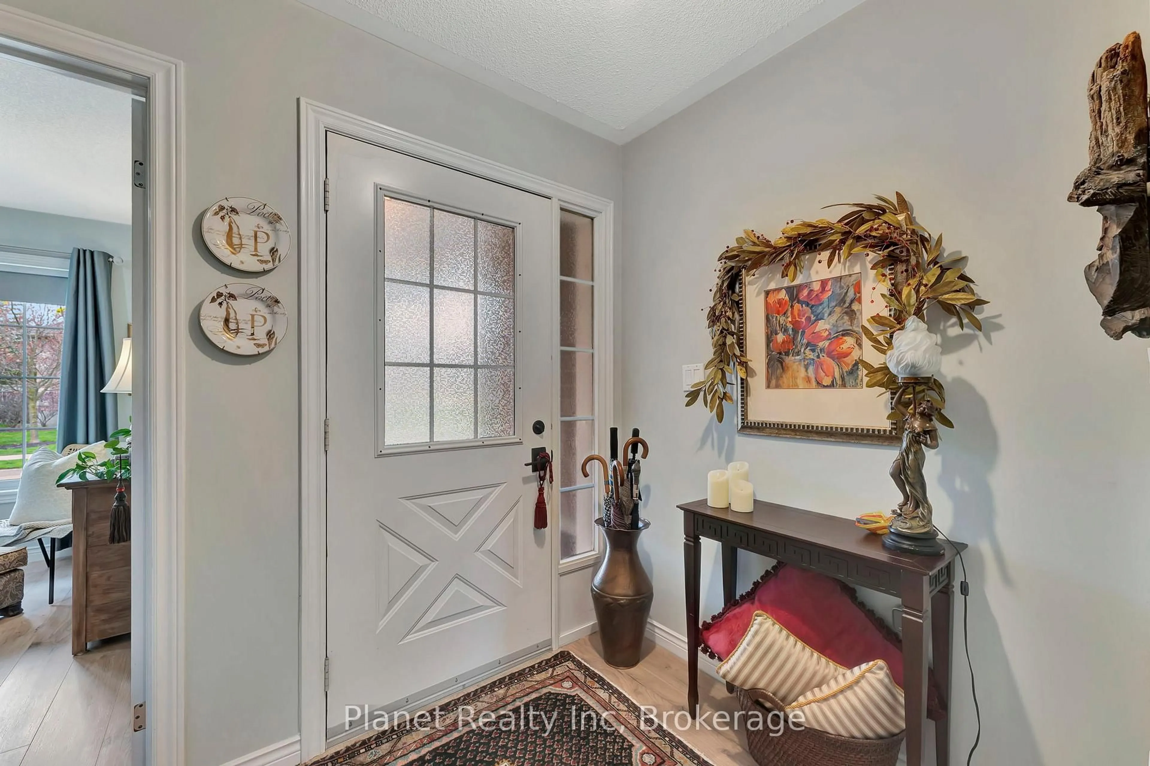 Indoor entryway for 9 Village Crossing N/A, Guelph Ontario N1G 4X7
