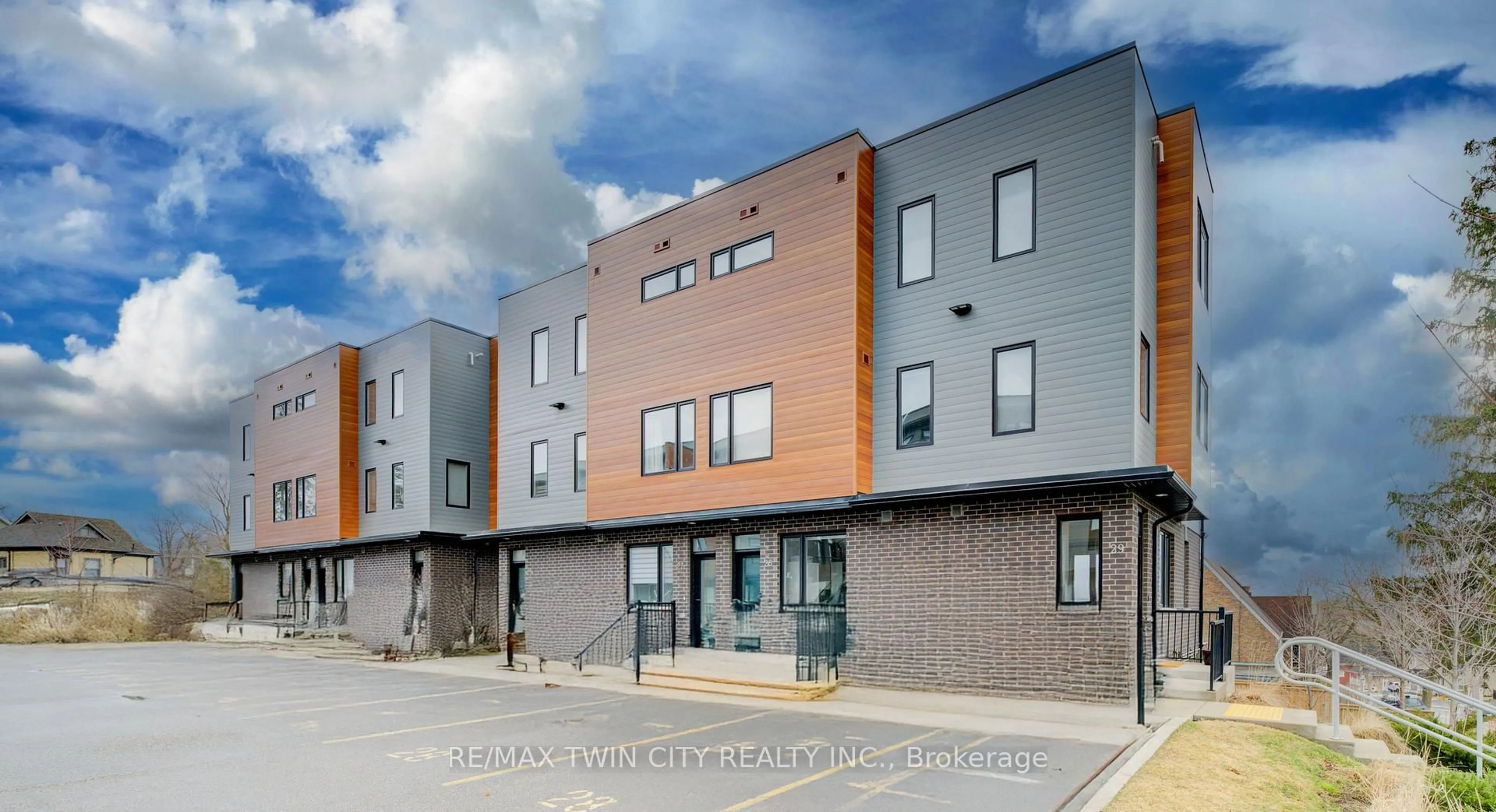 A pic from outside/outdoor area/front of a property/back of a property/a pic from drone, building for 54 Bridge St #29, Kitchener Ontario N2K 1K7