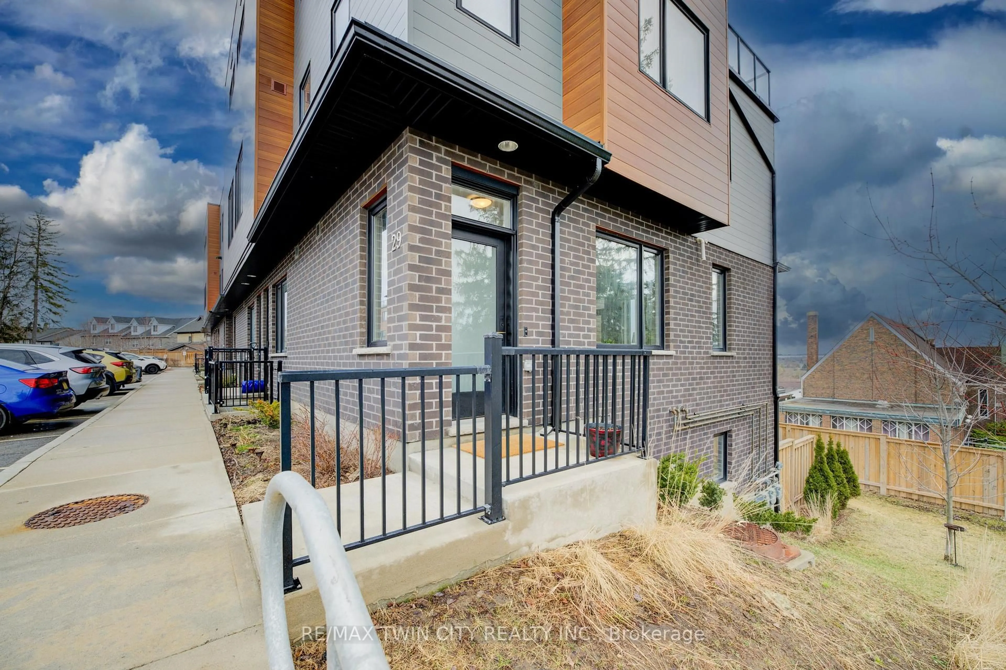 Home with brick exterior material, street for 54 Bridge St #29, Kitchener Ontario N2K 1K7