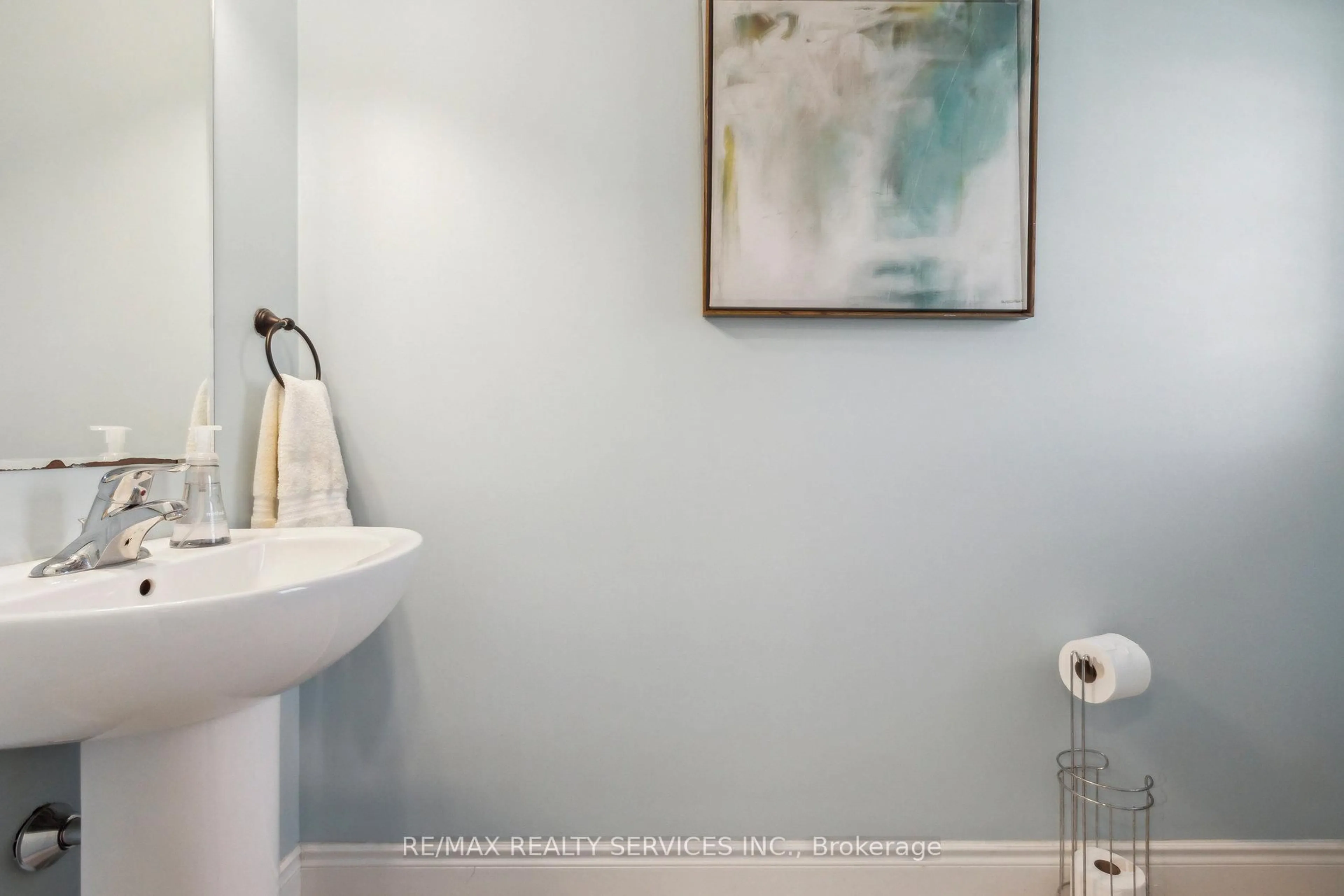Contemporary bathroom, ceramic/tile floor for 625 Blackbridge Rd #10, Cambridge Ontario N0B 1M0