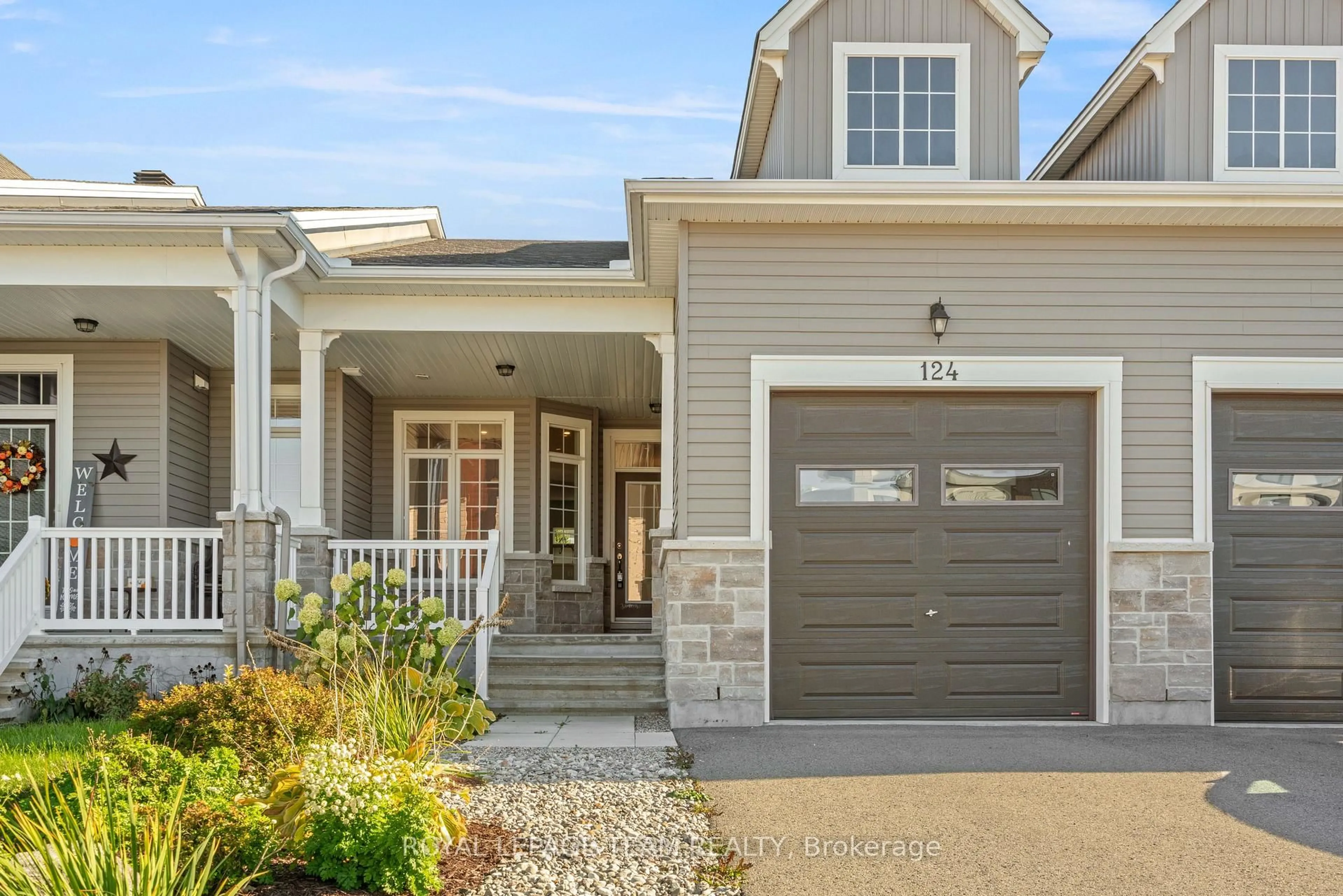 Home with vinyl exterior material, street for 124 George St, North Grenville Ontario K0G 1J0