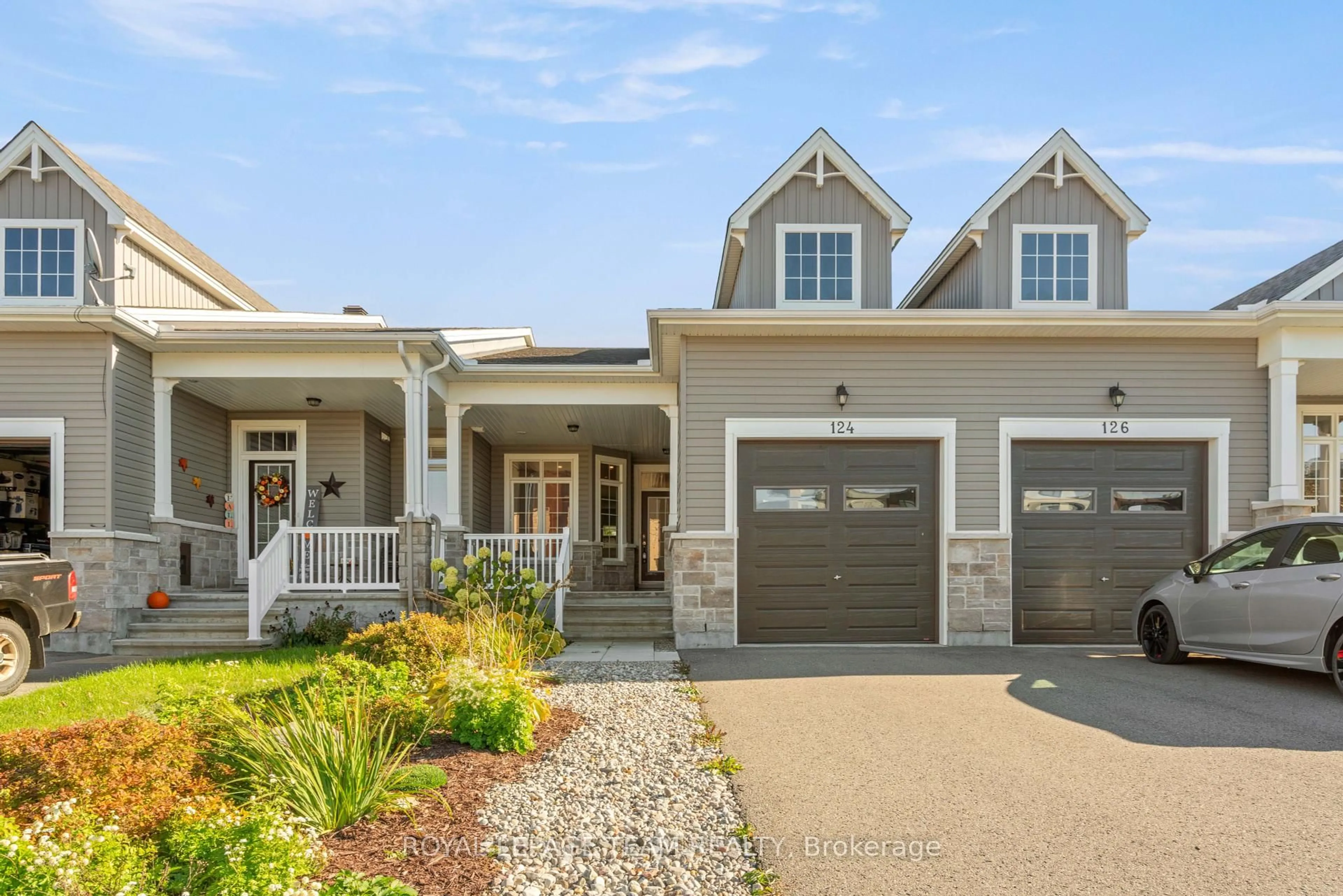 Home with vinyl exterior material, street for 124 George St, North Grenville Ontario K0G 1J0