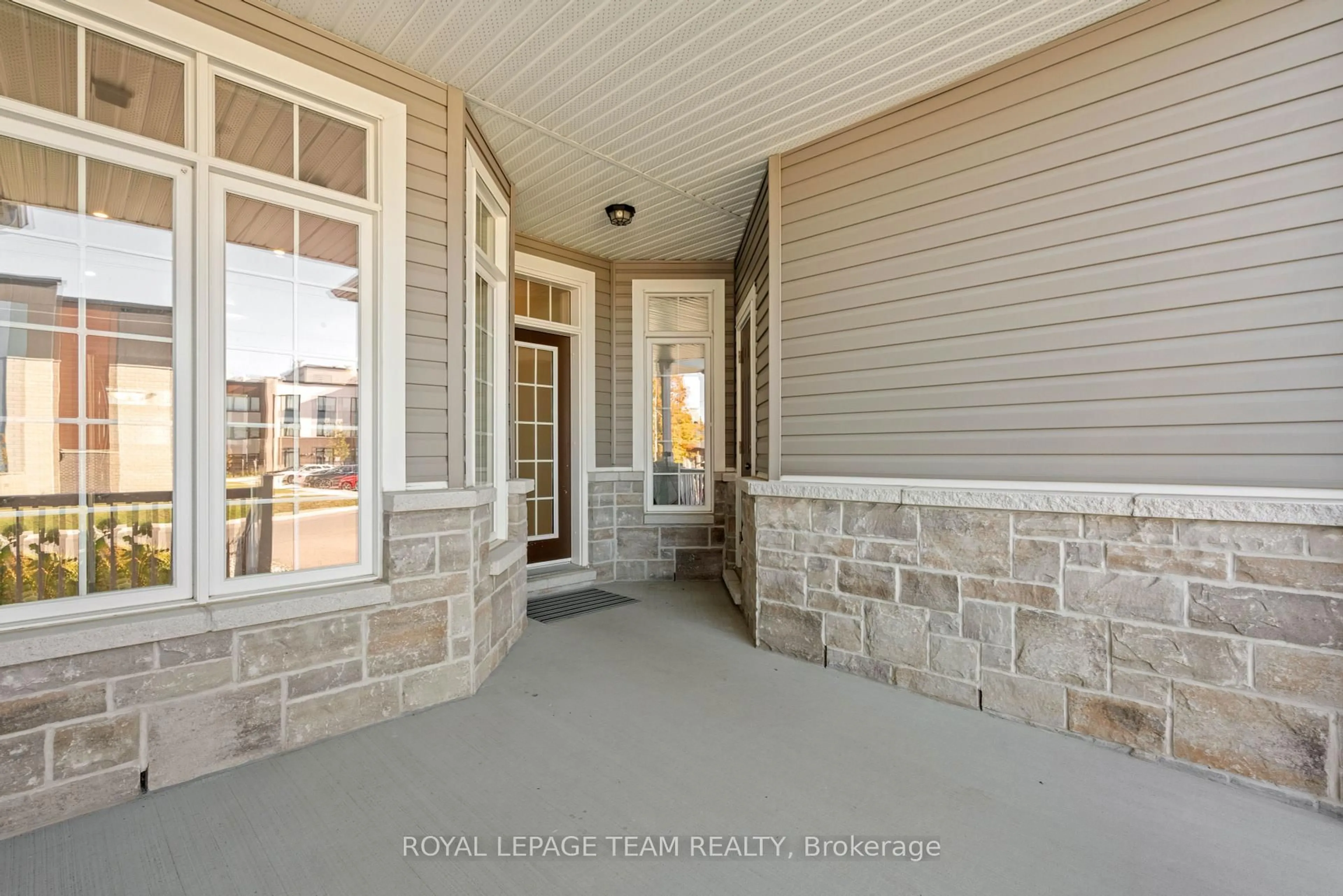 Indoor entryway for 124 George St, North Grenville Ontario K0G 1J0