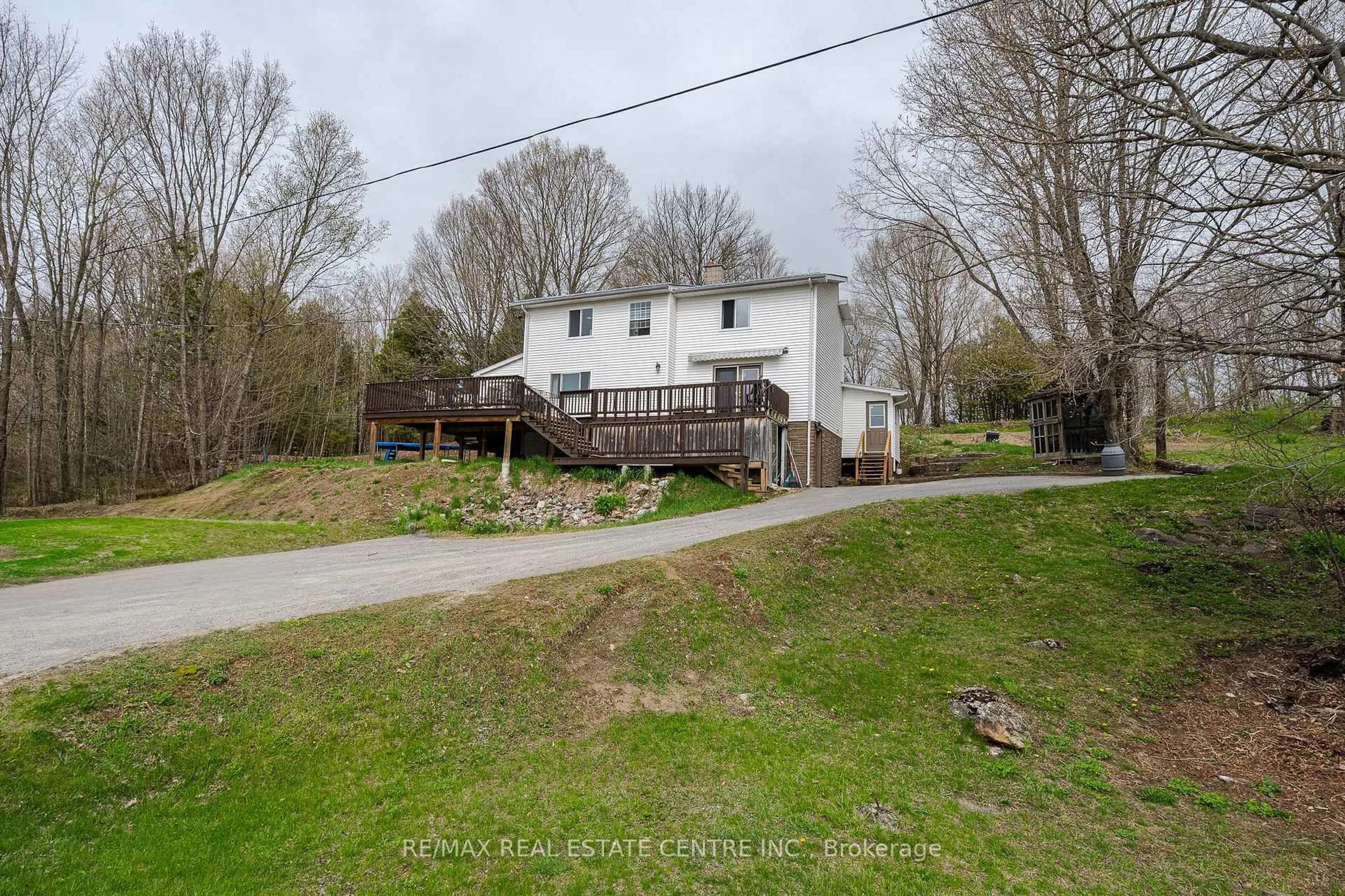 A pic from outside/outdoor area/front of a property/back of a property/a pic from drone, unknown for 6167 Arden Rd, Arden Ontario K0H 1B0