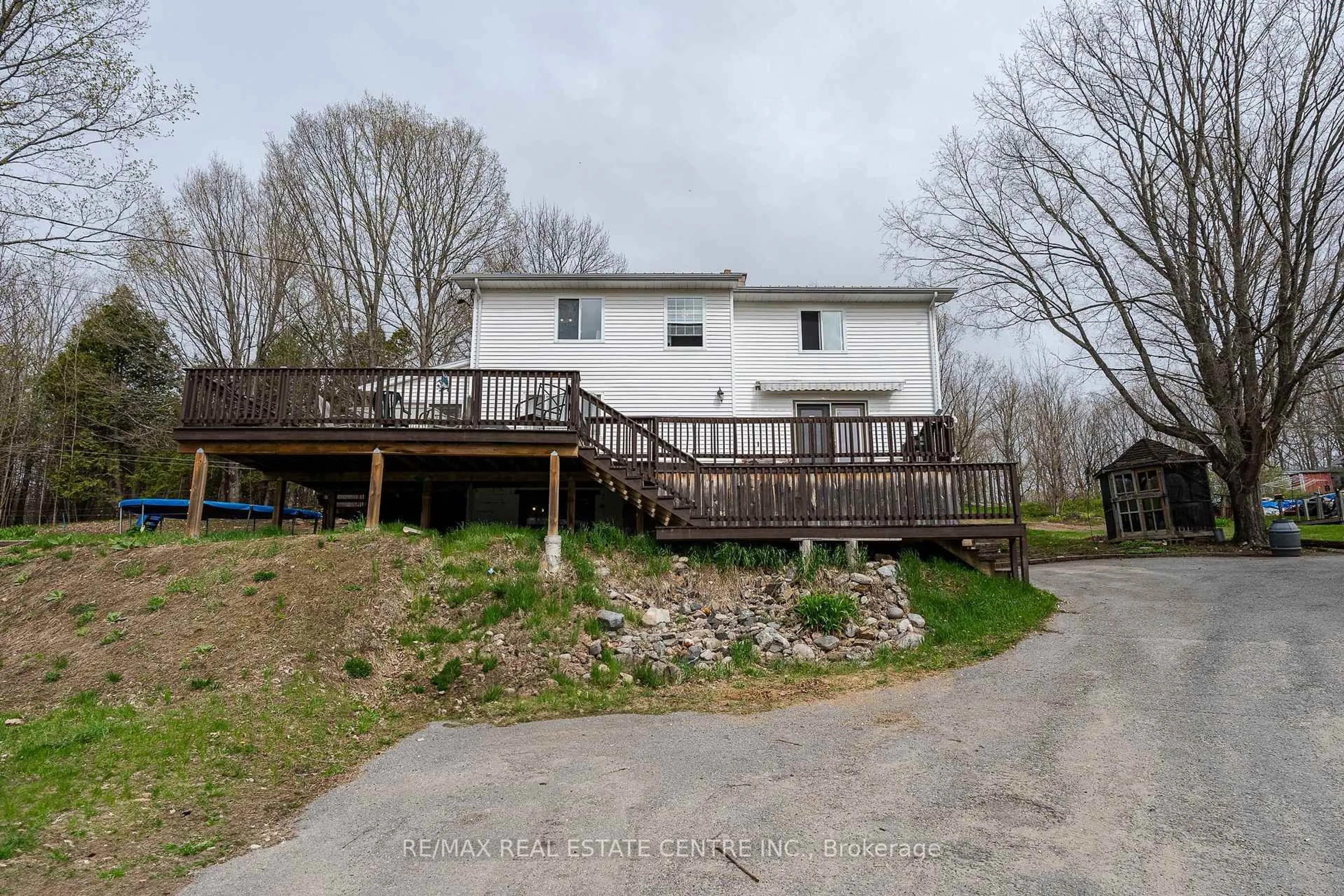A pic from outside/outdoor area/front of a property/back of a property/a pic from drone, unknown for 6167 Arden Rd, Arden Ontario K0H 1B0