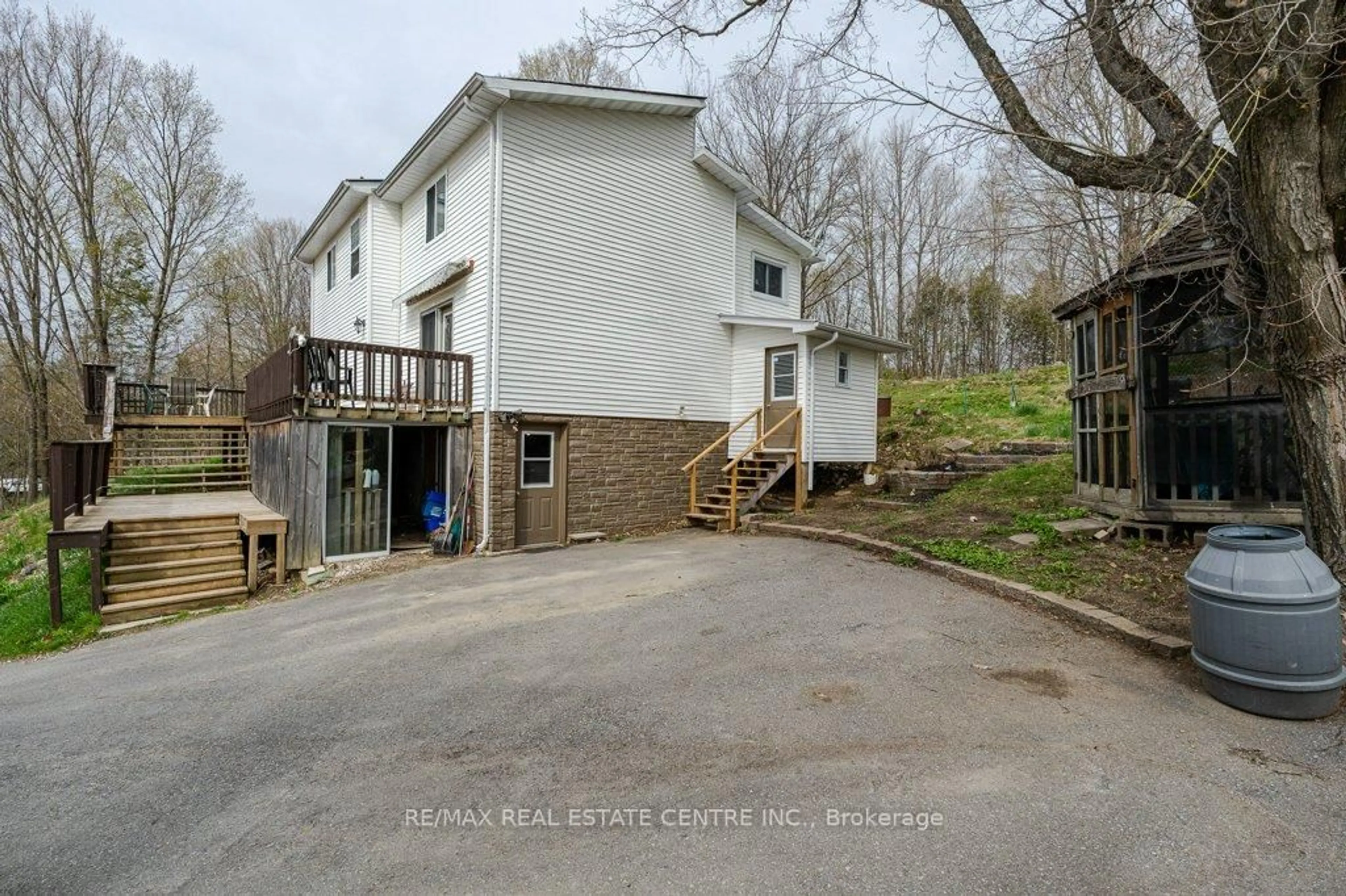 A pic from outside/outdoor area/front of a property/back of a property/a pic from drone, unknown for 6167 Arden Rd, Arden Ontario K0H 1B0