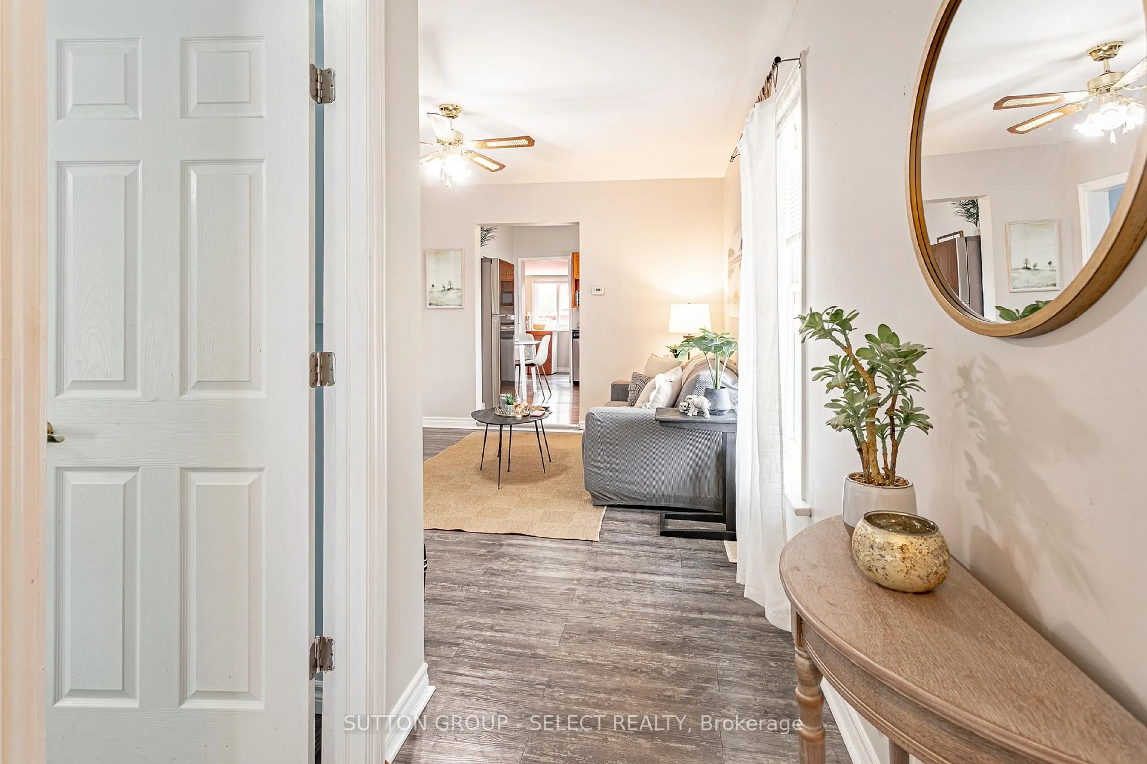 Indoor entryway for 66 Rectory St, London East Ontario N5Z 1Z8