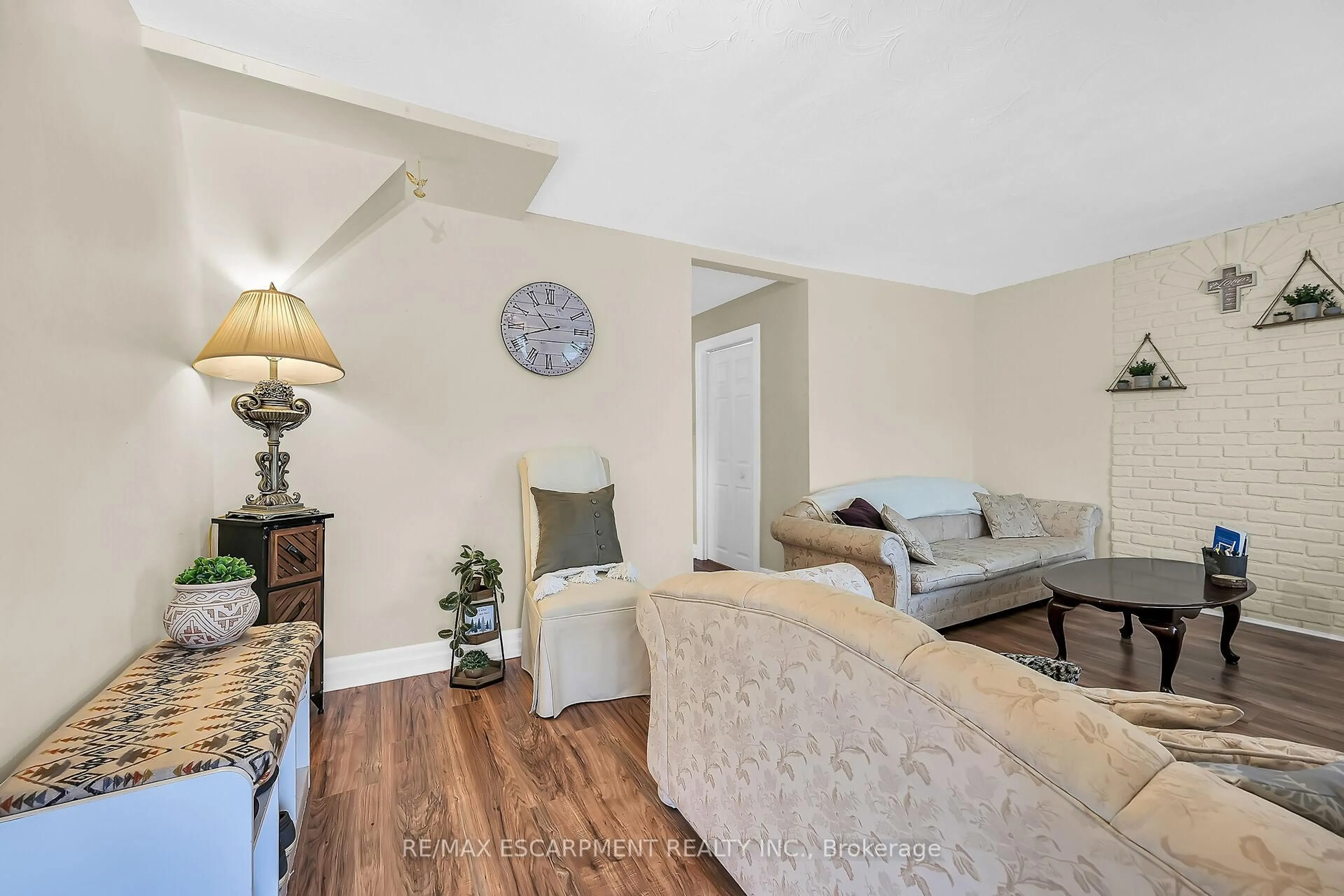 Living room with furniture, unknown for 112 HAROLD Ave, Brantford Ontario N3T 1W4