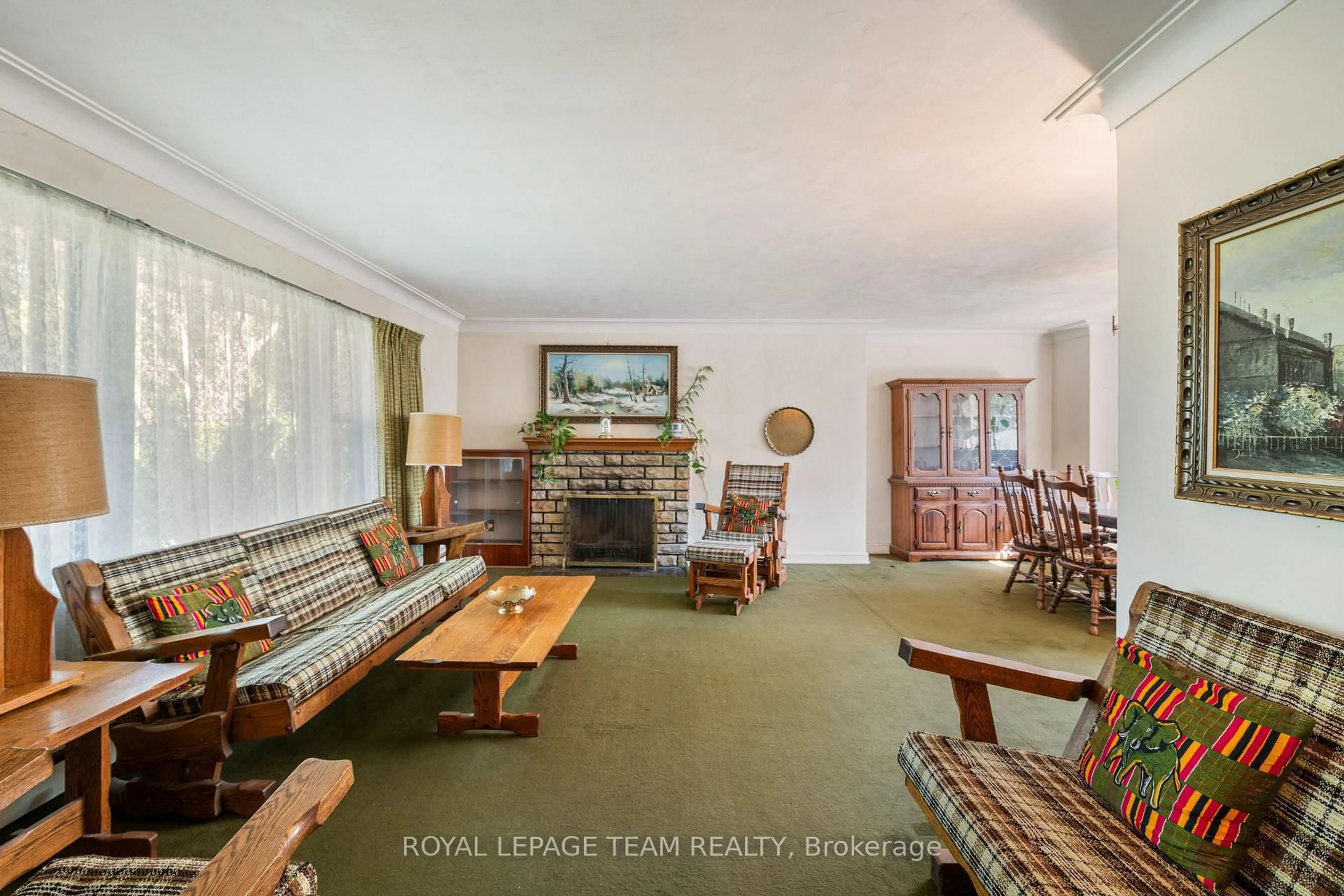 Living room with furniture, unknown for 873 DUNLEVIE Ave, Ottawa Ontario K2A 2Z3