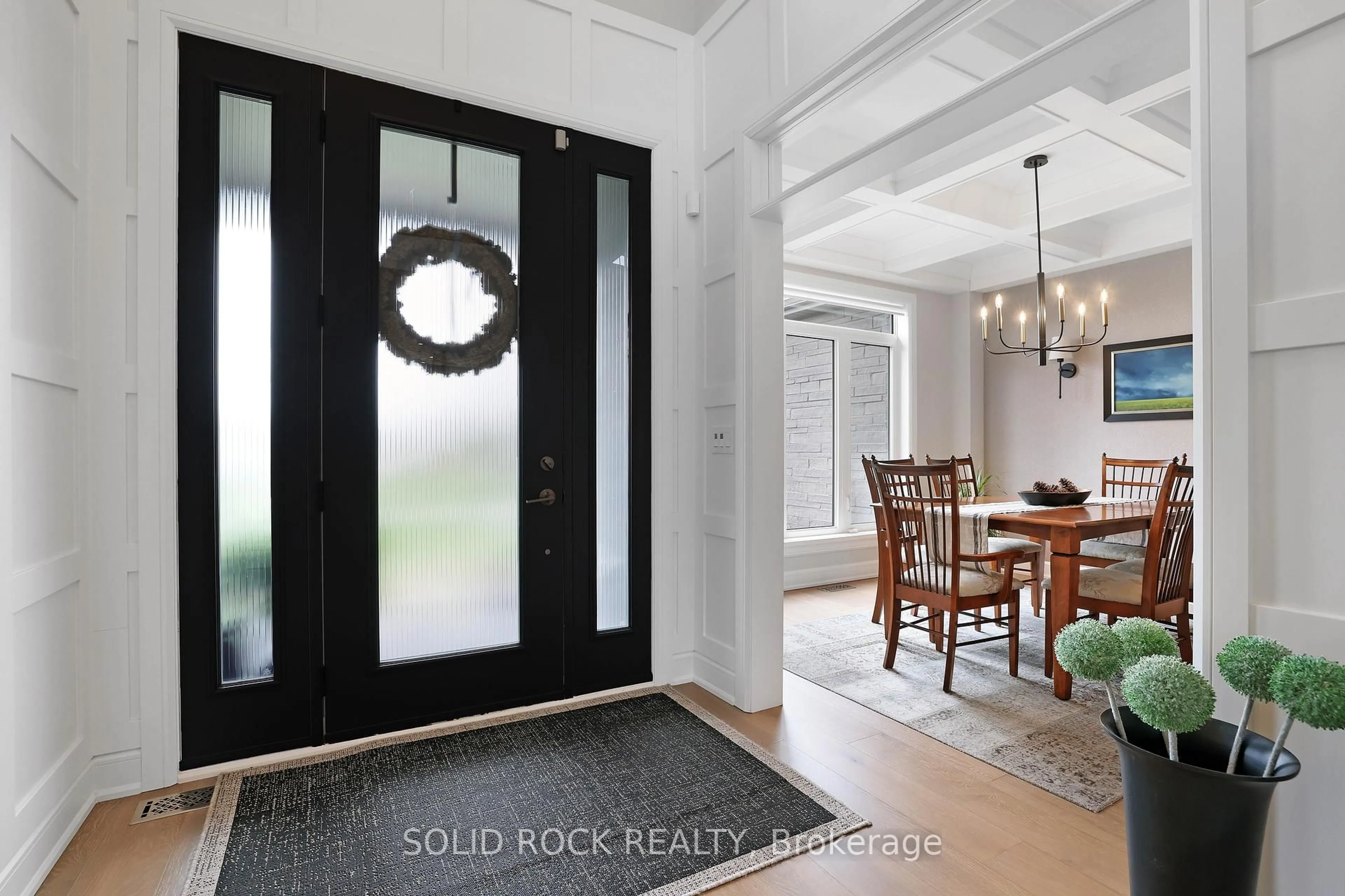 Indoor entryway for 1882 Cedarlakes Way, Ottawa Ontario K4P 0E4