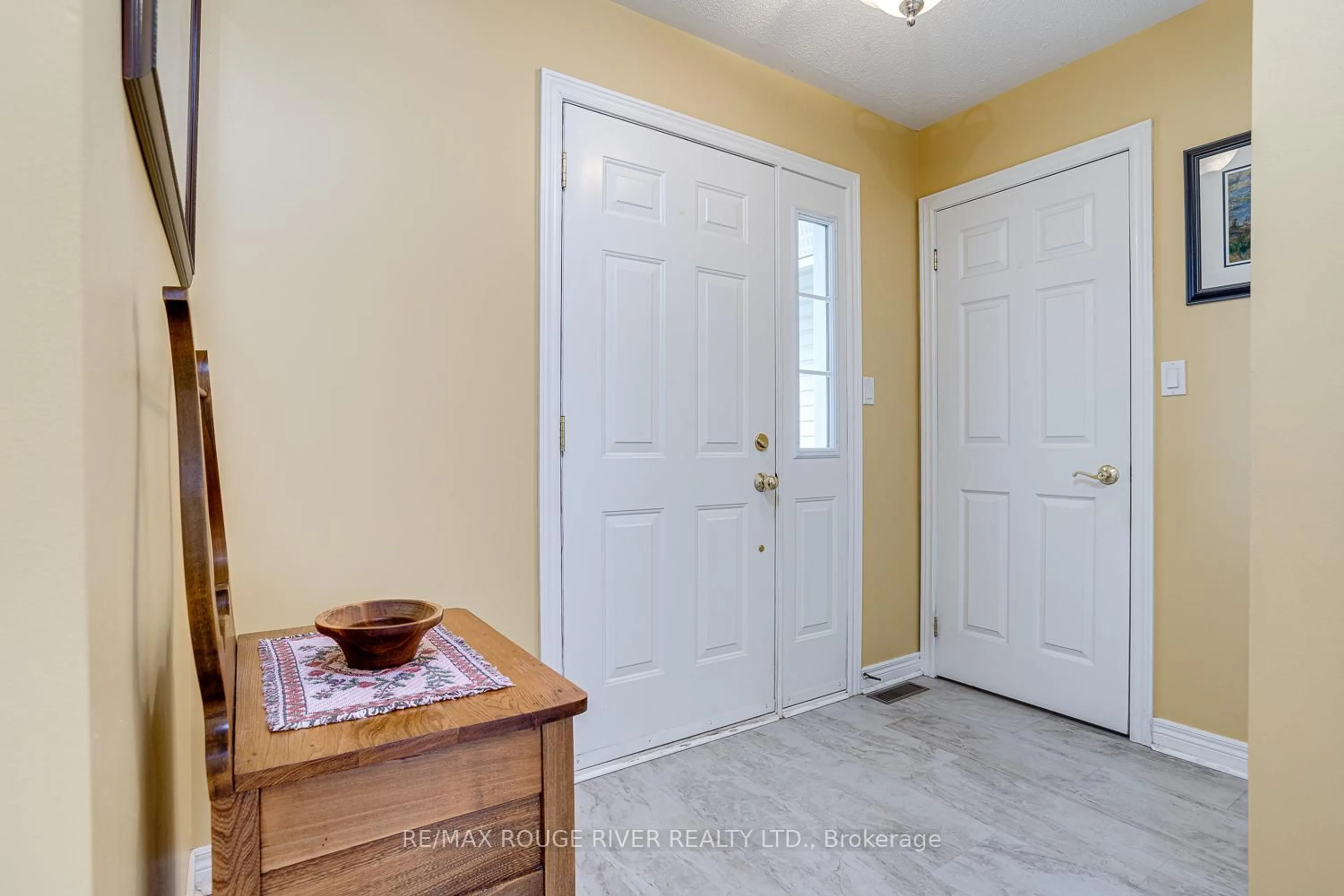 Indoor entryway for 83 Mills Rd, Brighton Ontario K0K 1H0