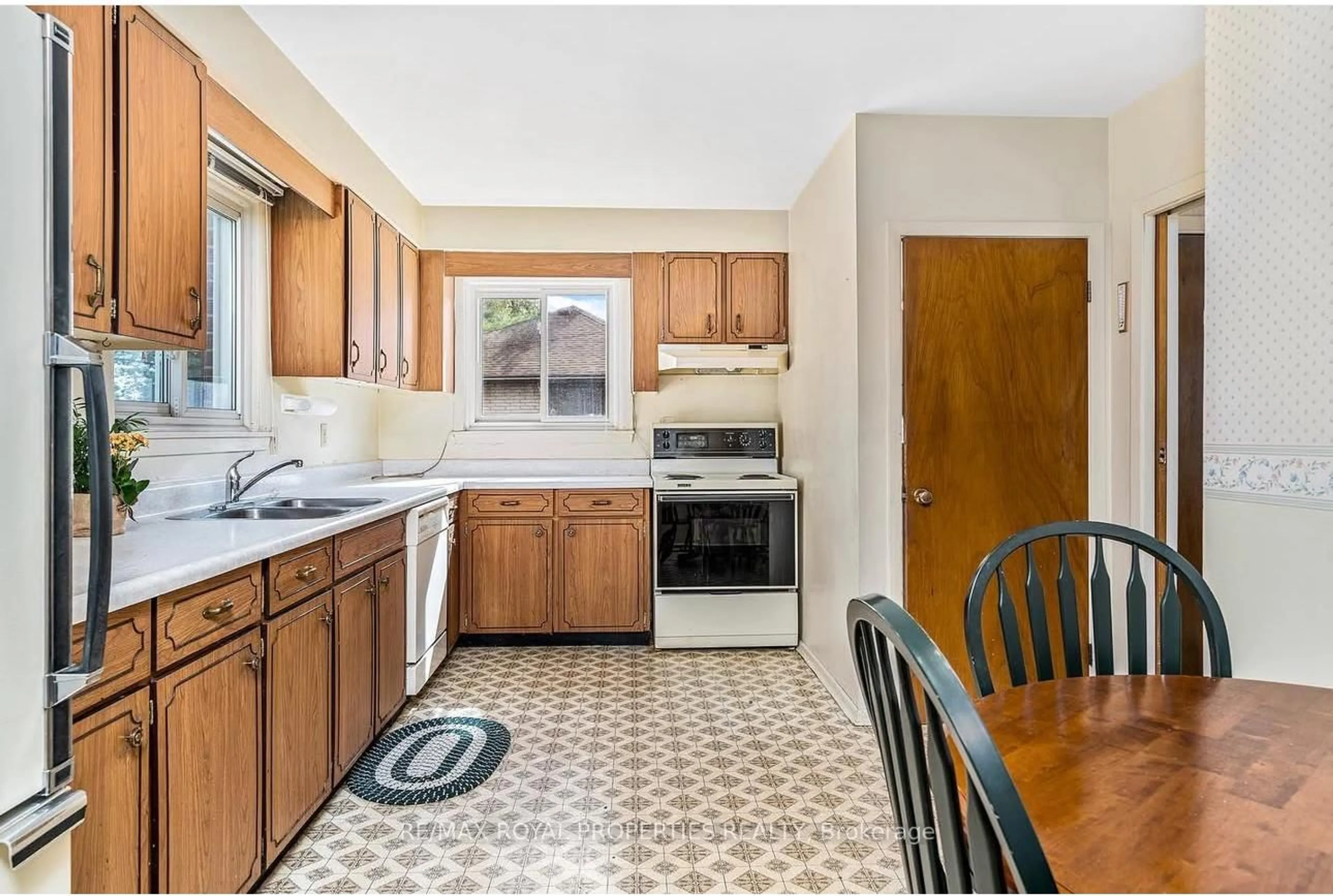 Standard kitchen, ceramic/tile floor for 134 Hastings Dr, Belleville Ontario K8N 1J5