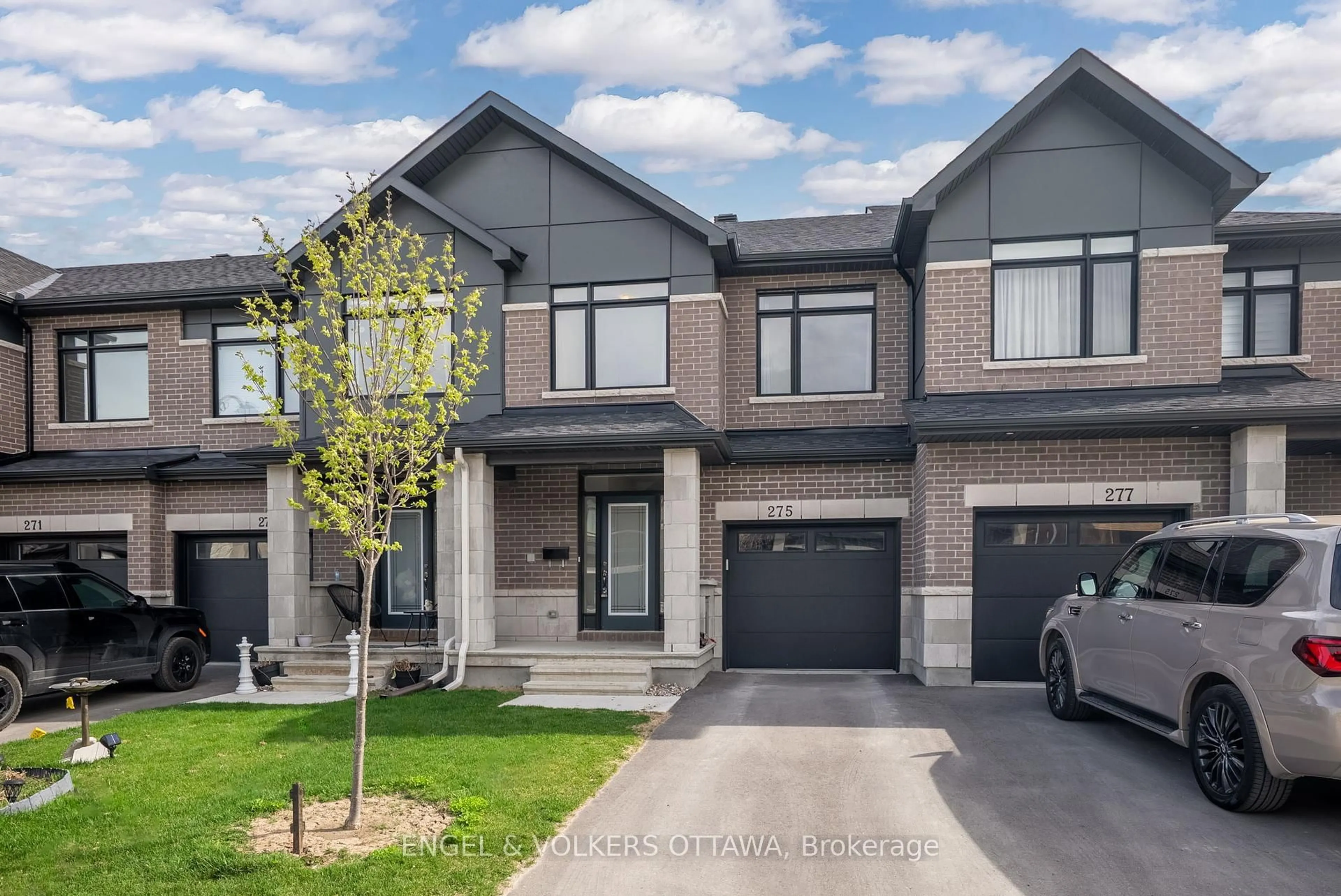Home with brick exterior material, street for 275 Finsbury Ave, Ottawa Ontario K2S 2Y2
