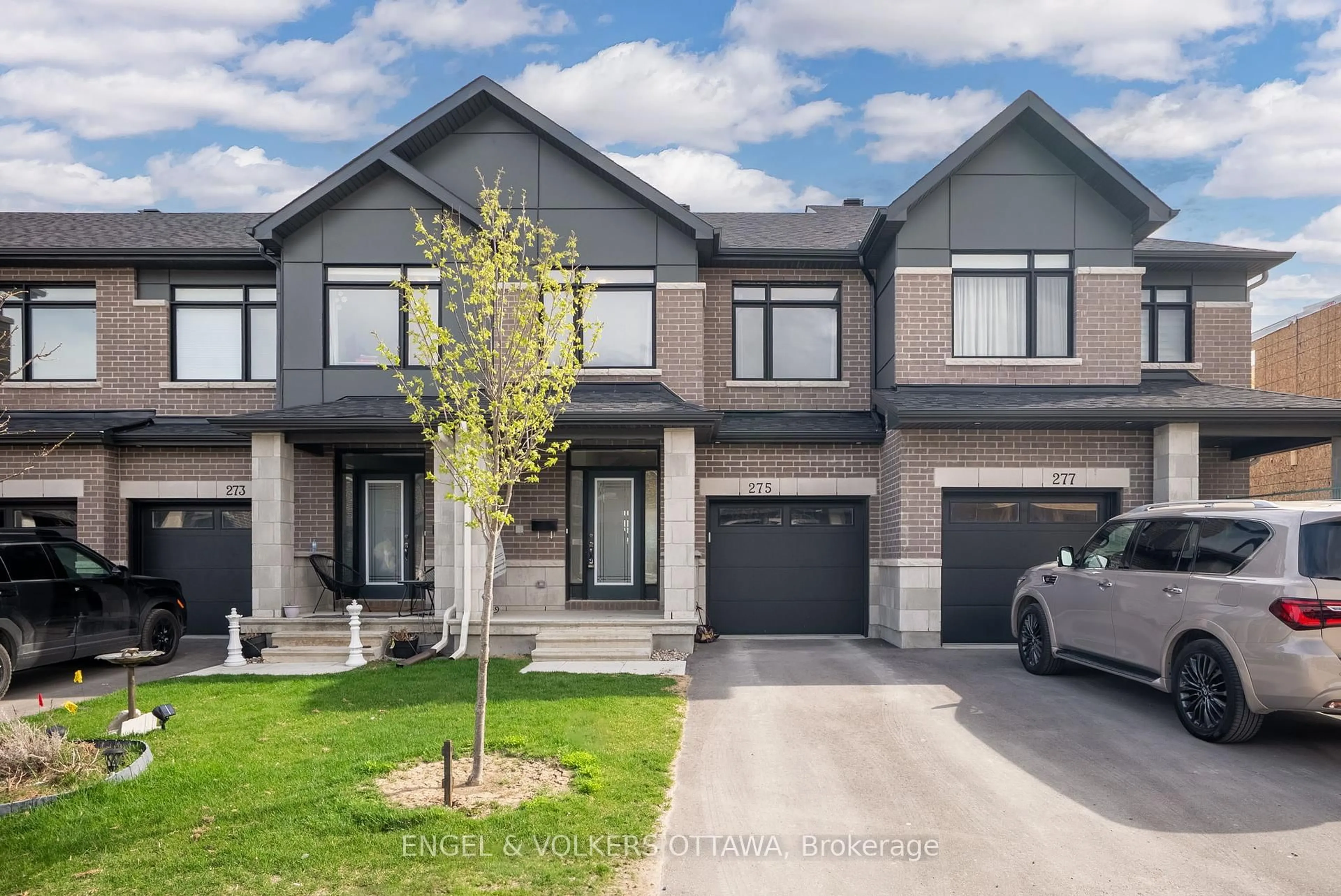 Home with brick exterior material, street for 275 Finsbury Ave, Ottawa Ontario K2S 2Y2