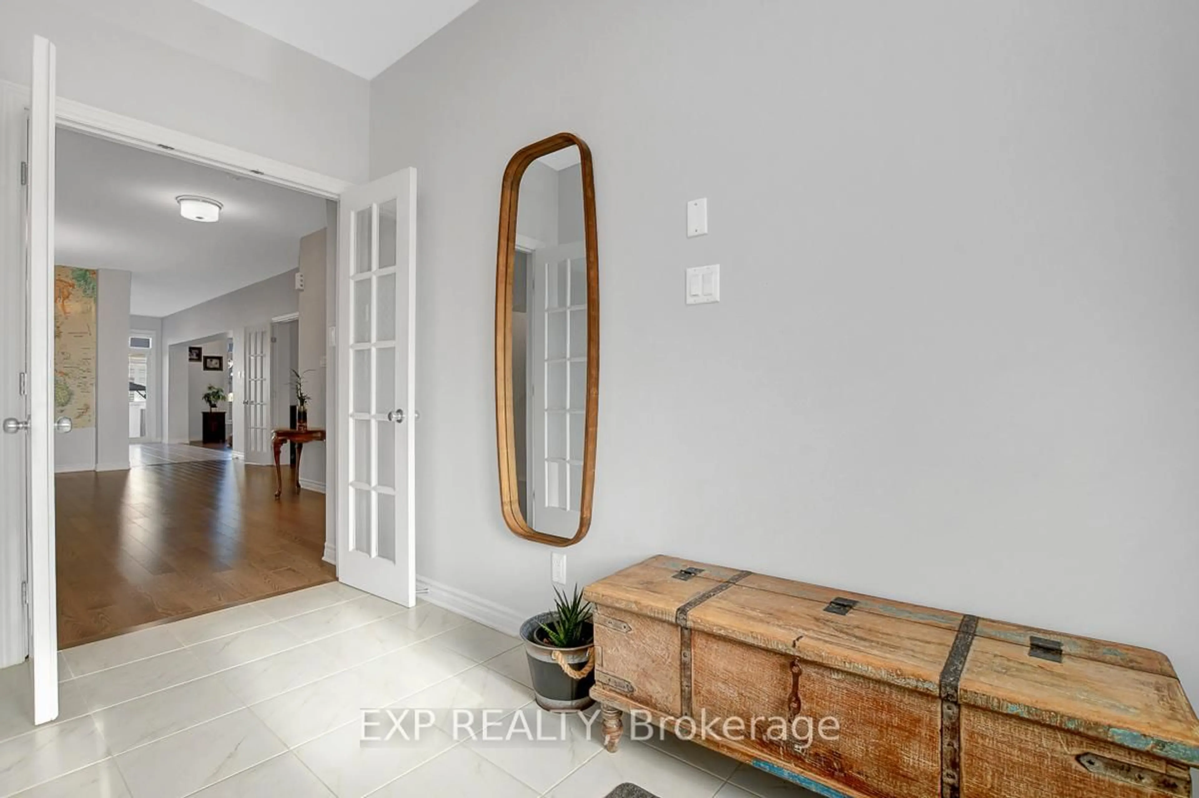 Indoor entryway for 20 Angel Hts, Stittsville Ontario K2S 2N3