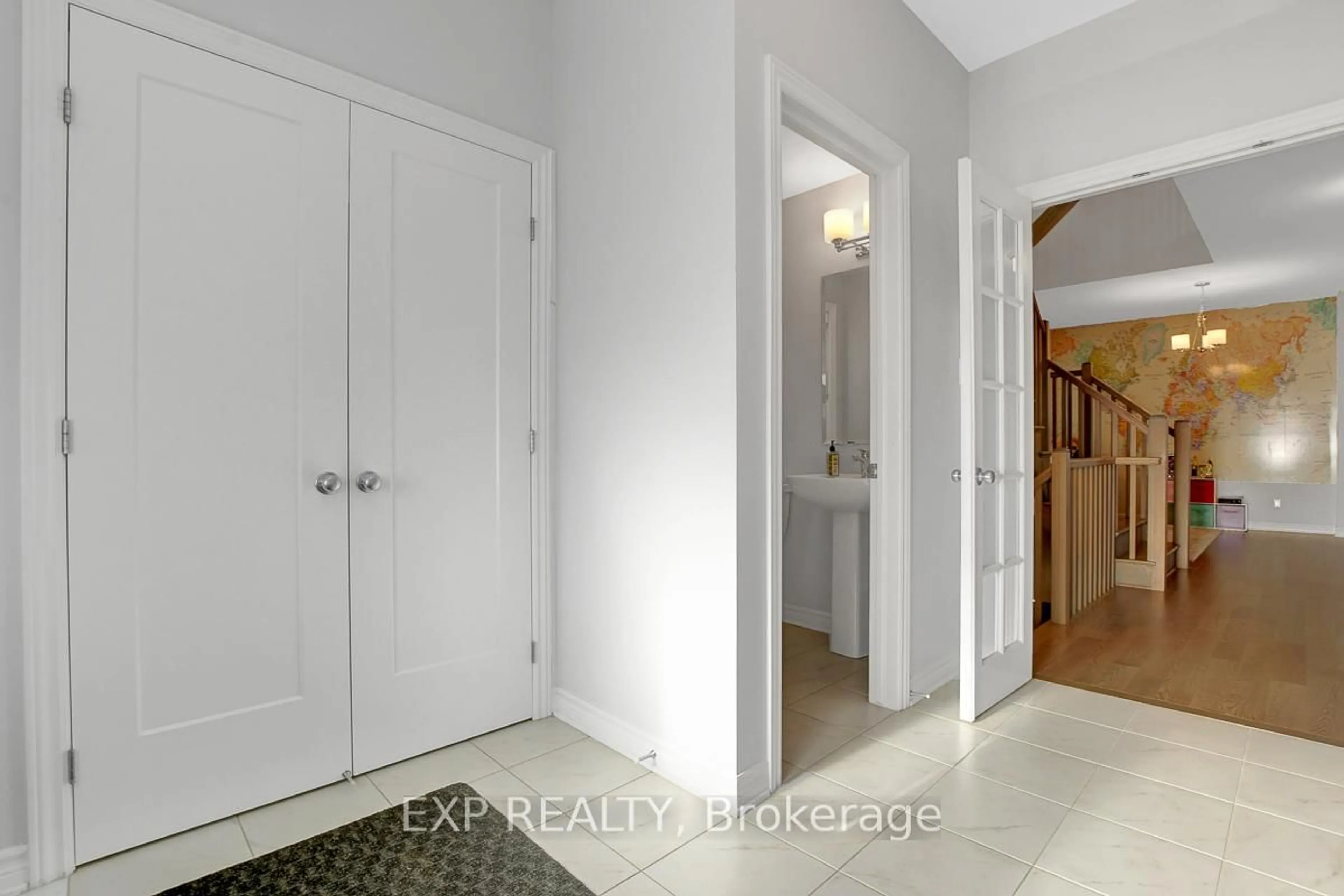 Indoor entryway for 20 Angel Hts, Stittsville Ontario K2S 2N3