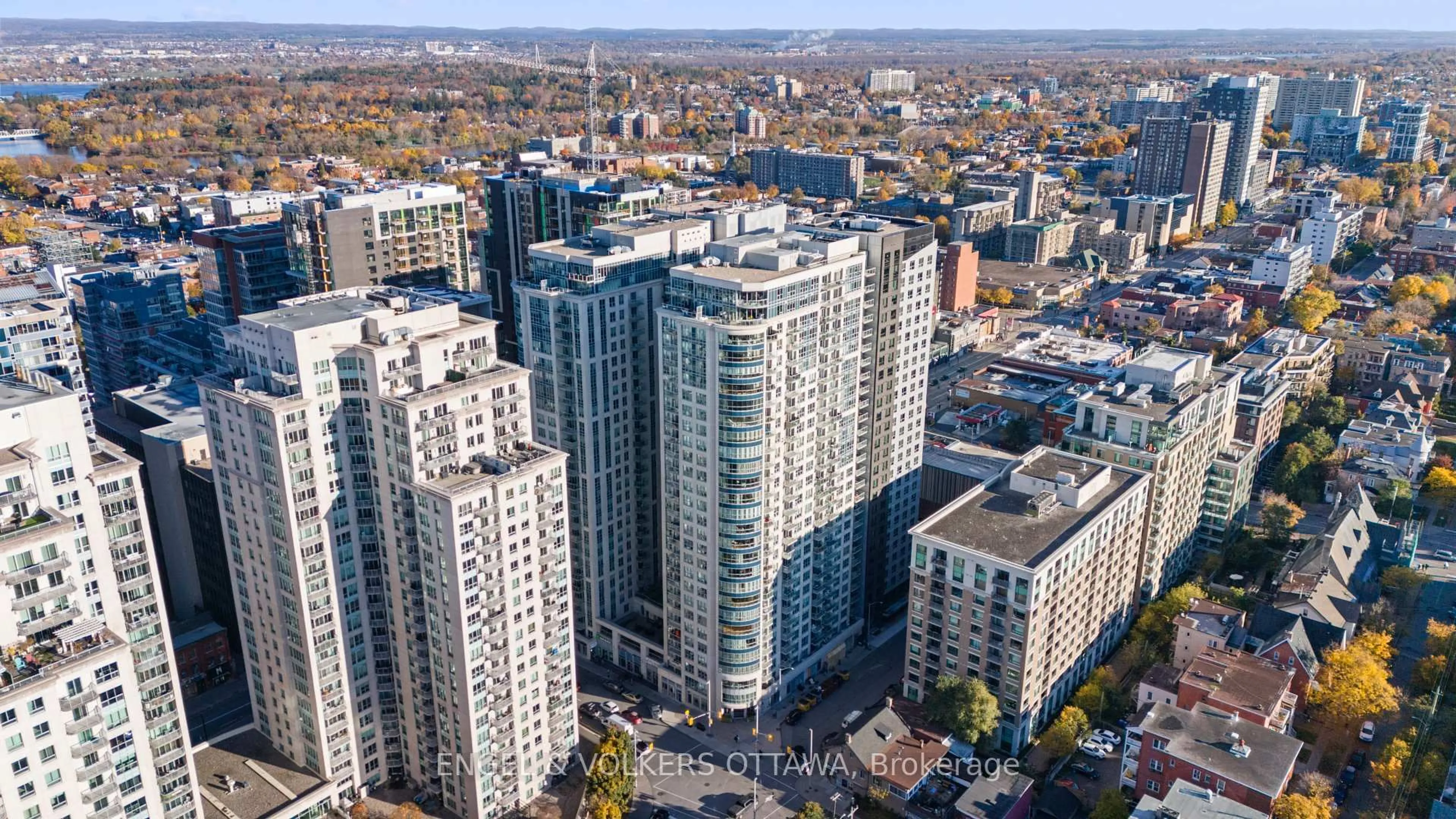 A pic from outside/outdoor area/front of a property/back of a property/a pic from drone, city buildings view from balcony for 195 BESSERER St #1407, Ottawa Ontario K1N 0B6