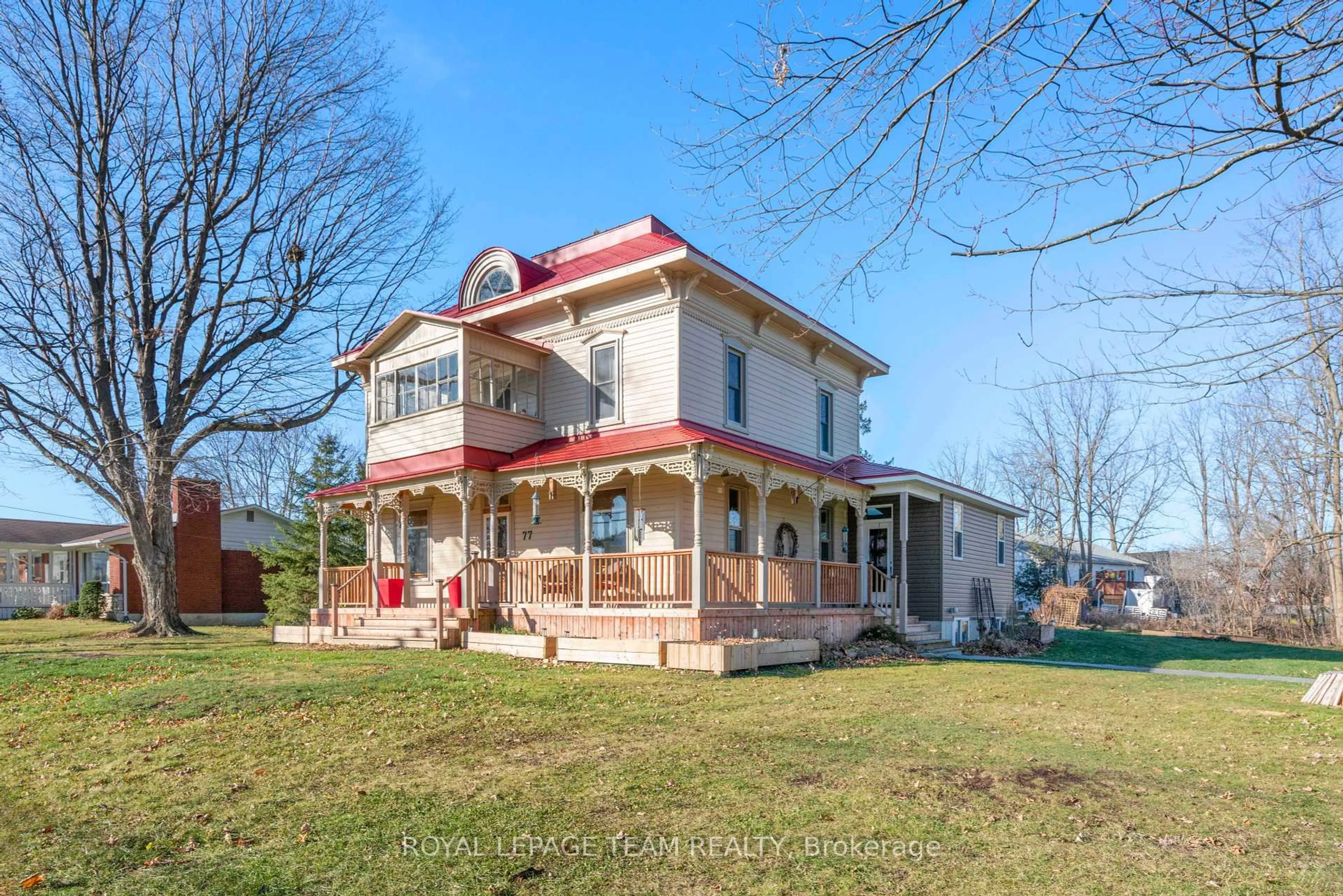 A pic from outside/outdoor area/front of a property/back of a property/a pic from drone, building for 77 Queen St, North Dundas Ontario K0C 1H0