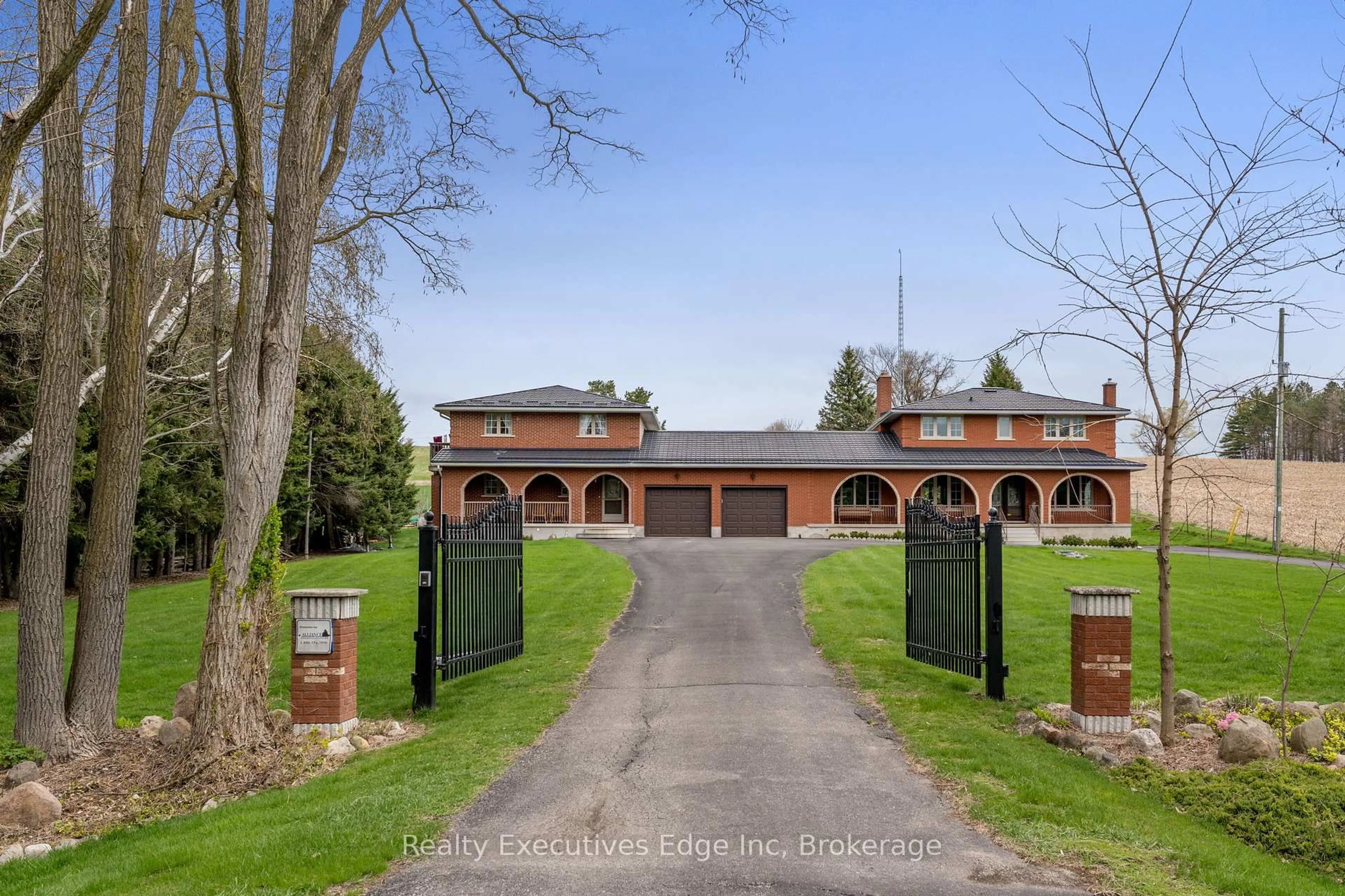 A pic from outside/outdoor area/front of a property/back of a property/a pic from drone, street for 5601 Fifth Line, Guelph/Eramosa Ontario N0B 2K0
