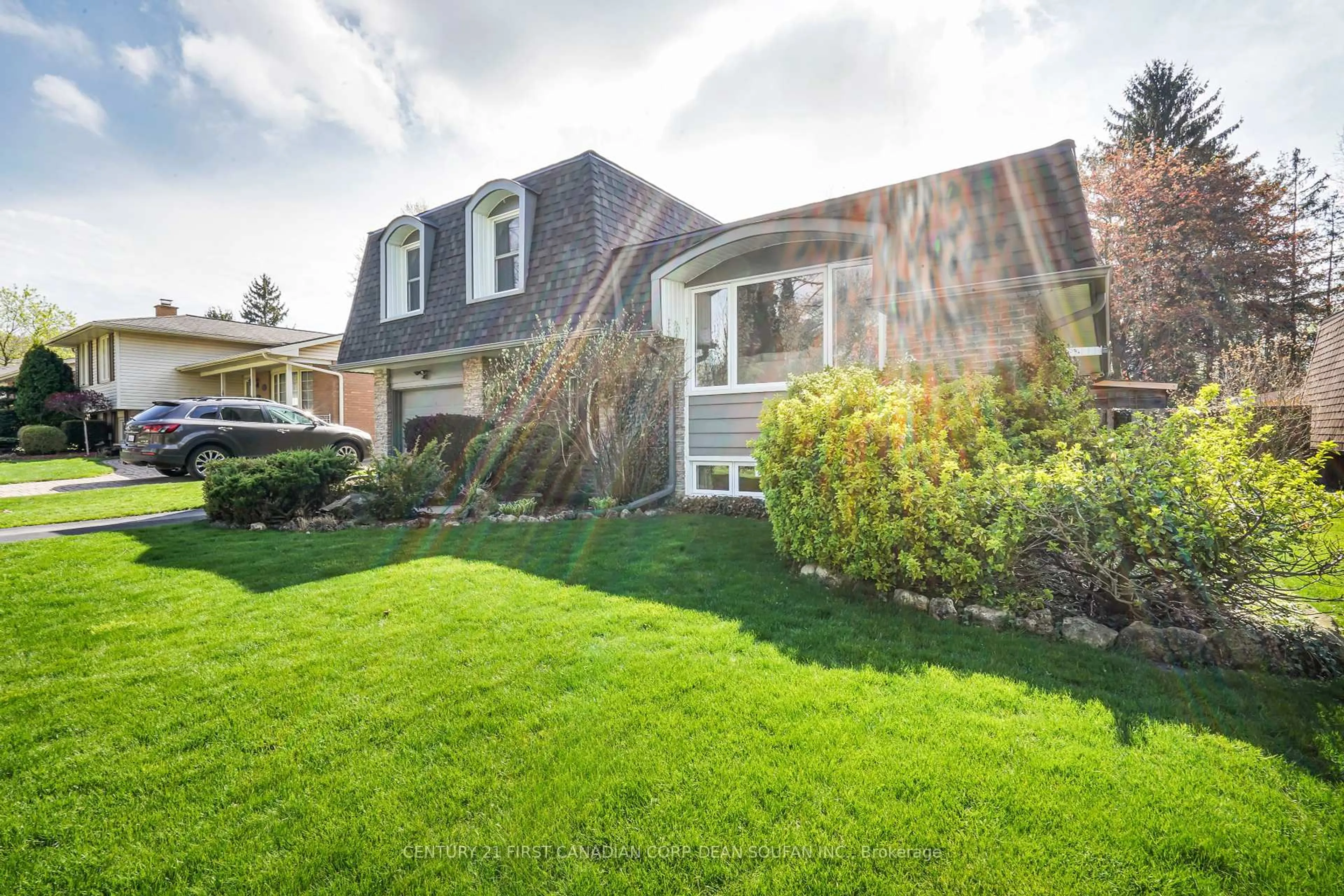 Unknown for 695 Griffith St, London South Ontario N6K 2S5