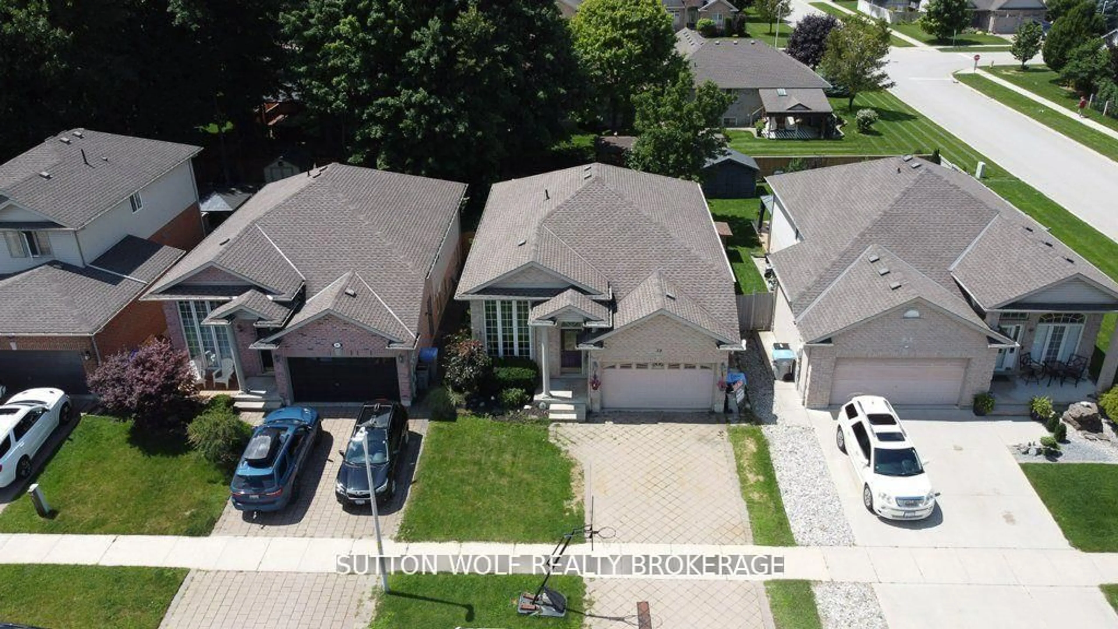 A pic from outside/outdoor area/front of a property/back of a property/a pic from drone, street for 78 Ridge St, Strathroy-Caradoc Ontario N7G 4K1
